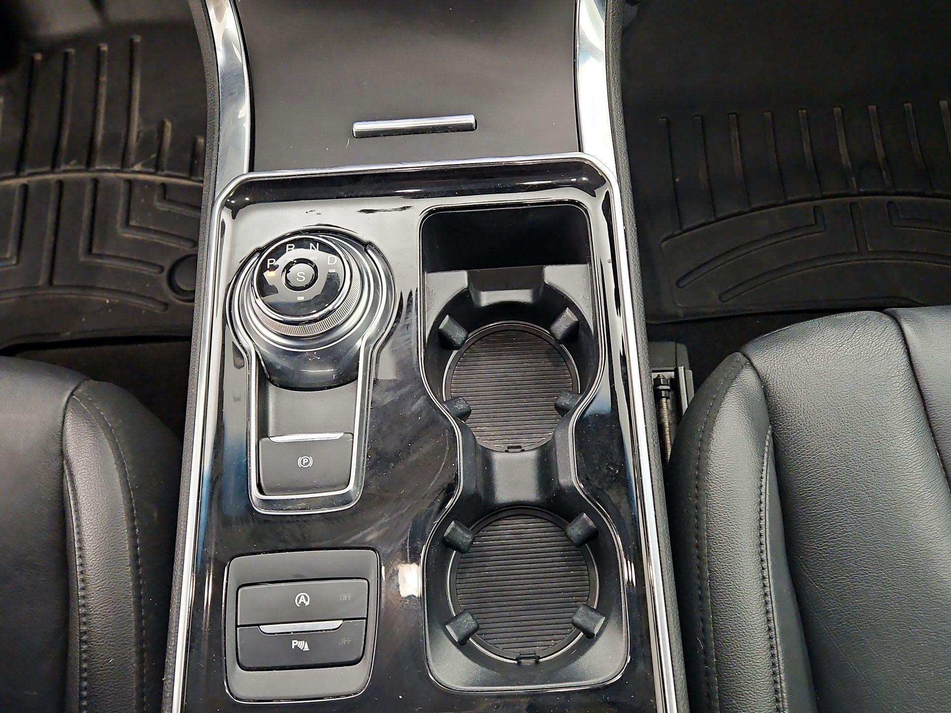 Thumbnail: 2020 Ford Edge - 18