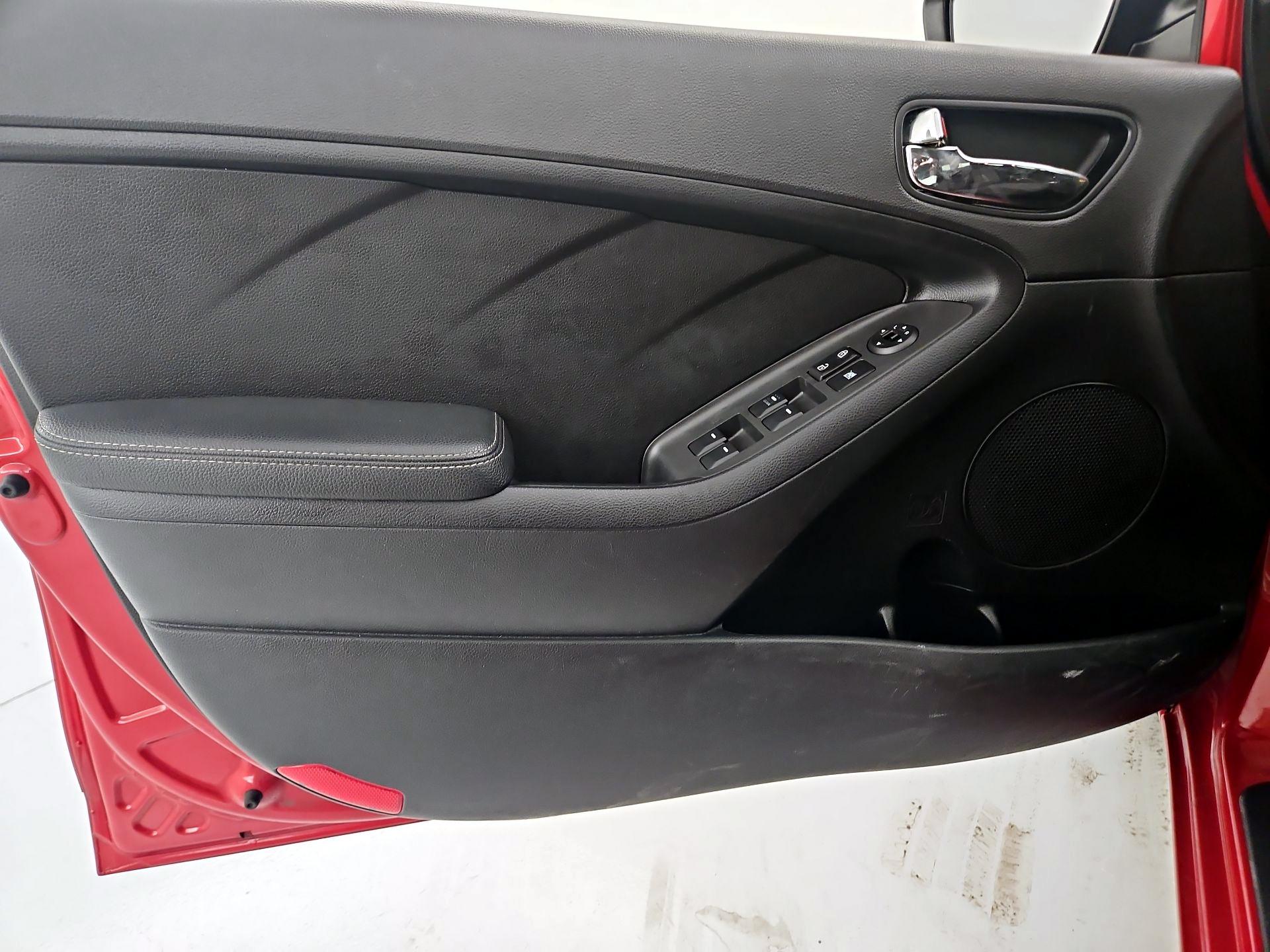 Thumbnail: 2017 Kia Forte - 12