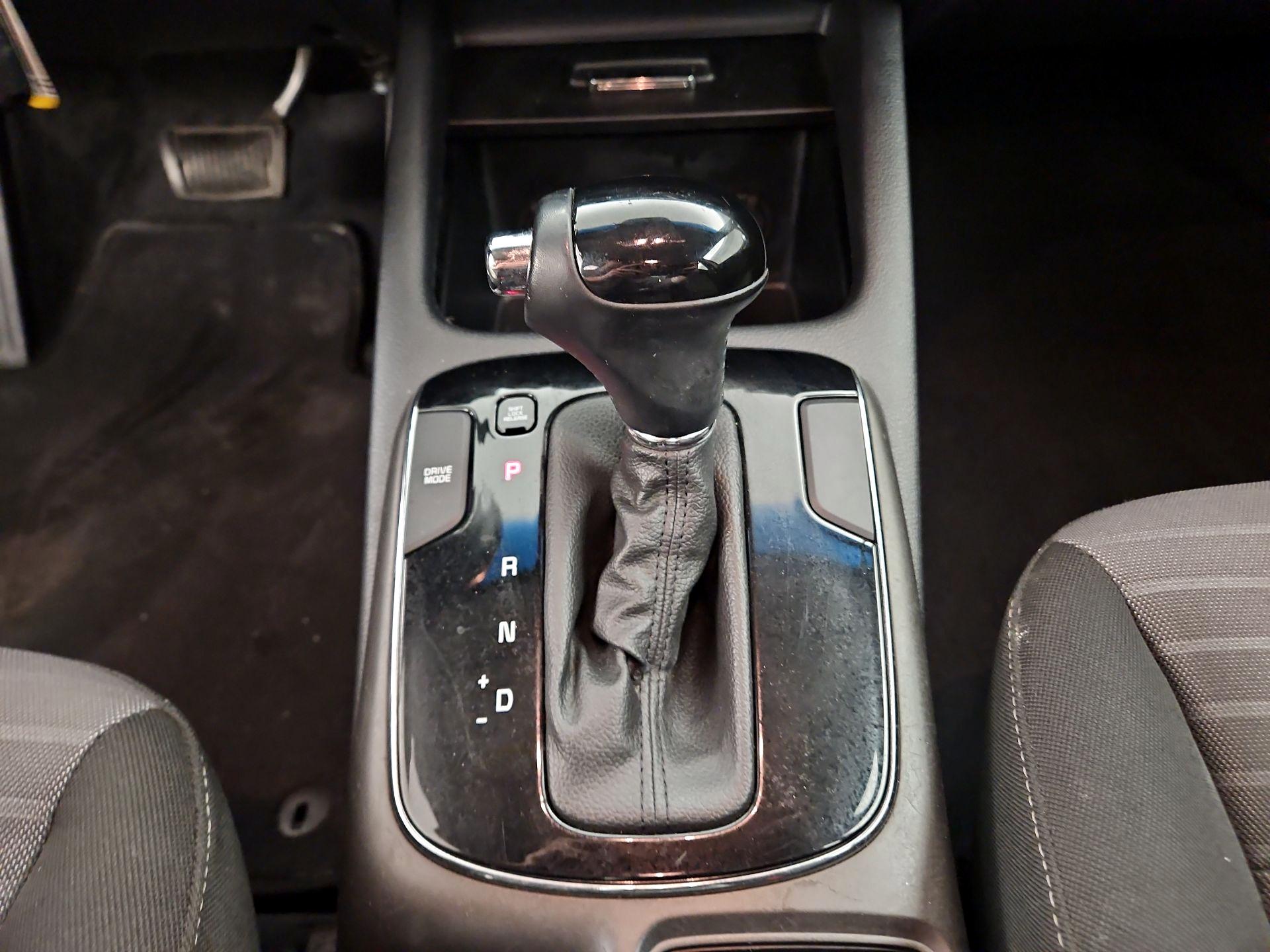 Thumbnail: 2017 Kia Forte - 17