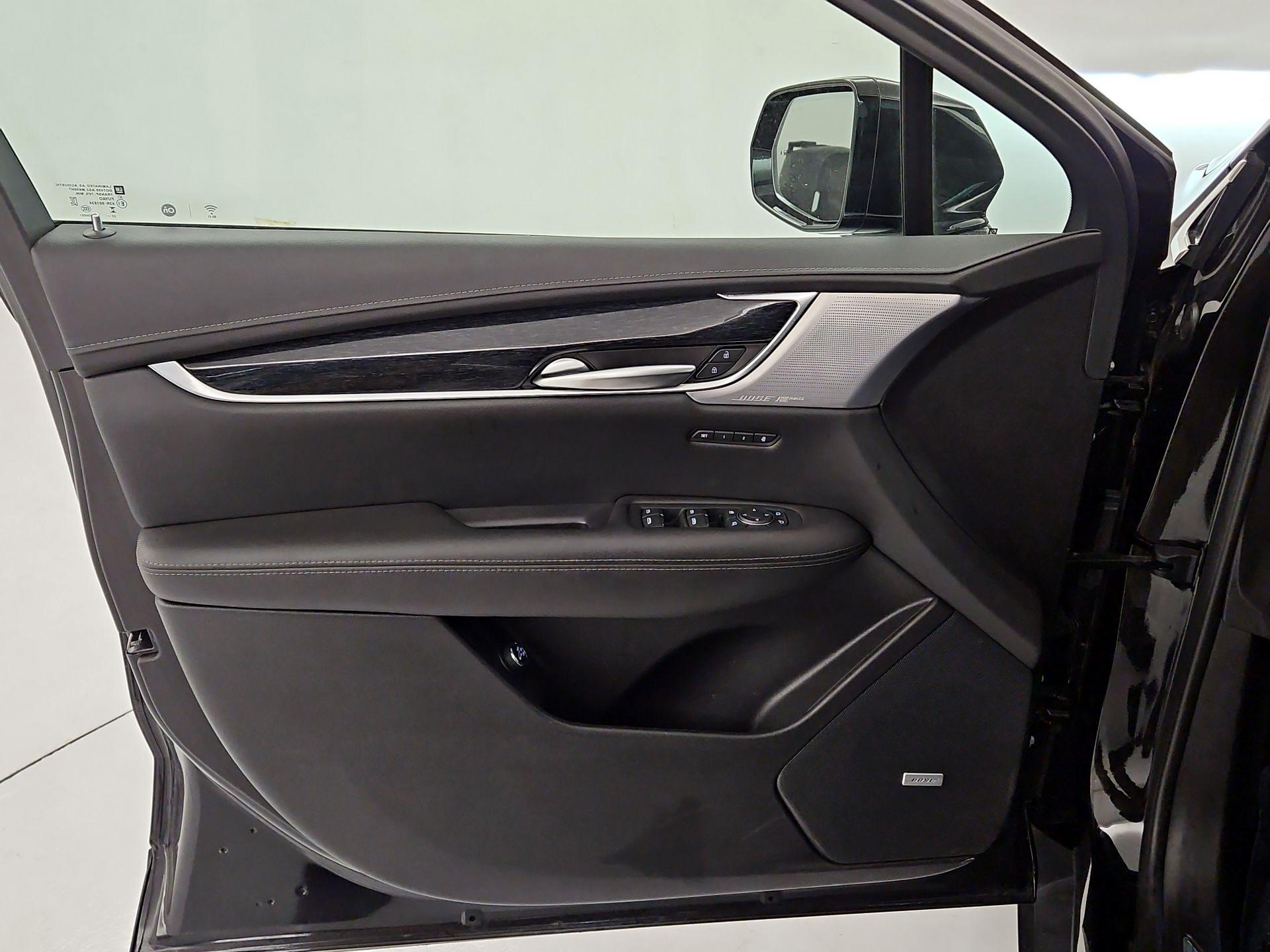 Thumbnail: 2023 Cadillac XT5 - 12