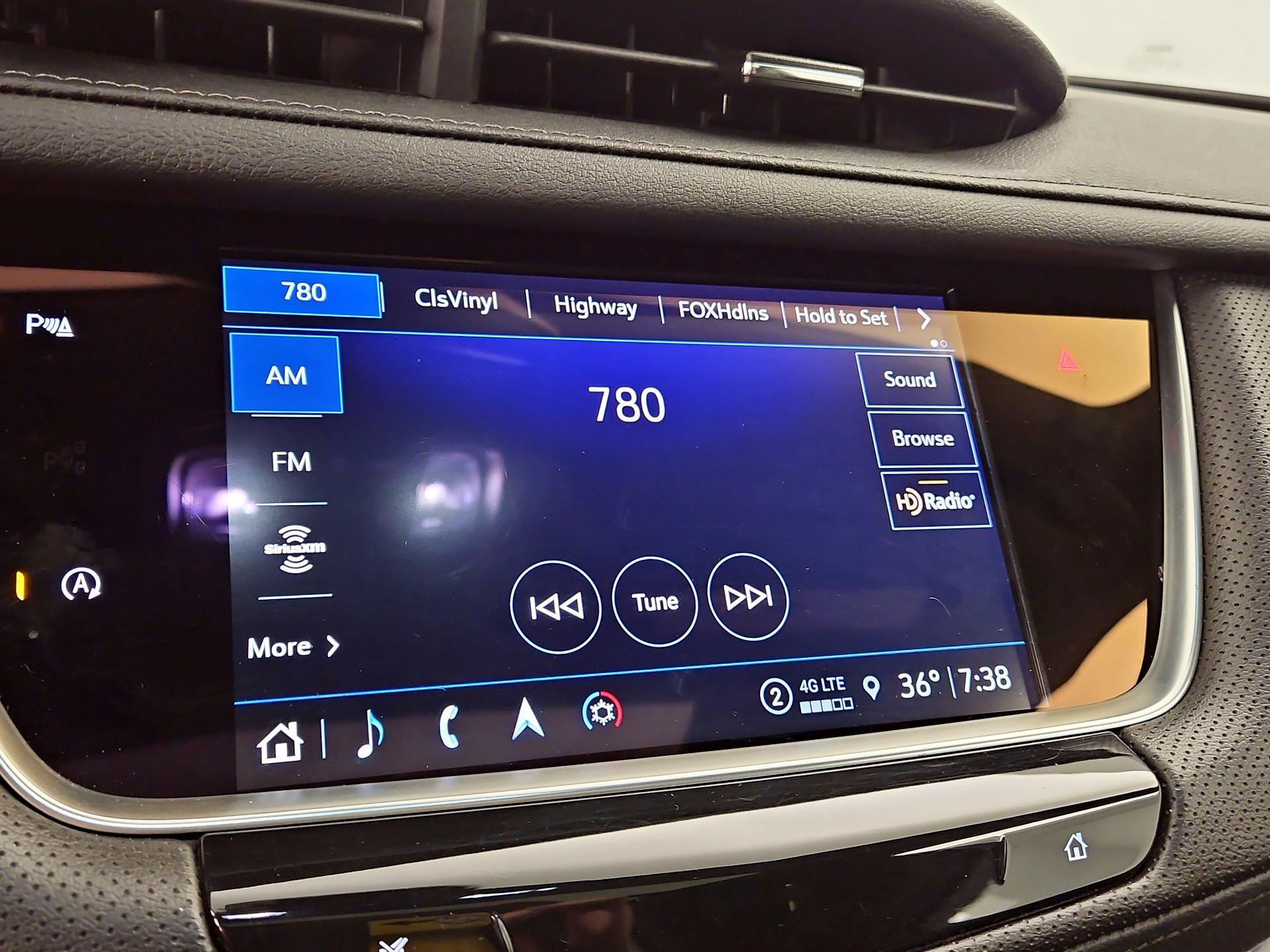 Thumbnail: 2023 Cadillac XT5 - 16