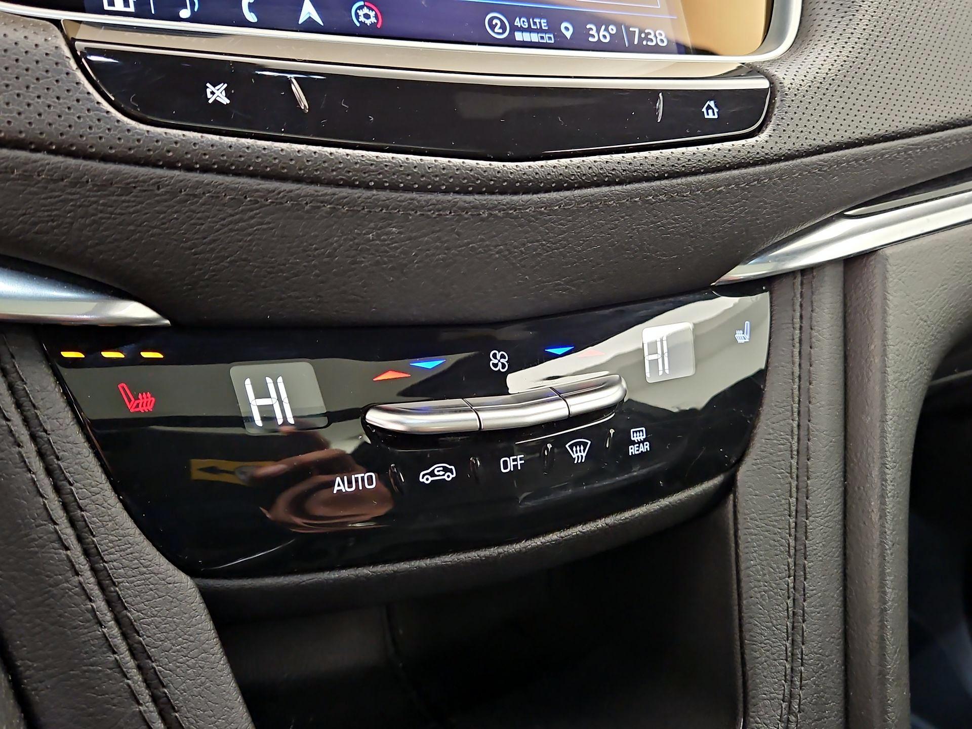 Thumbnail: 2023 Cadillac XT5 - 17