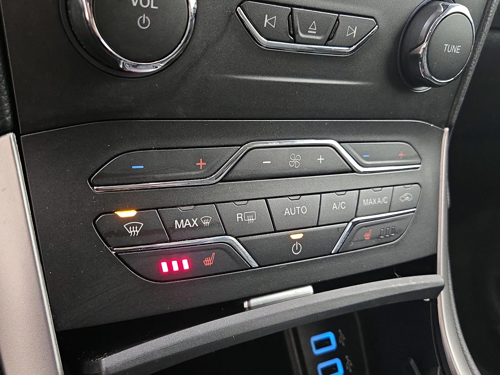 Thumbnail: 2018 Ford Edge - 17