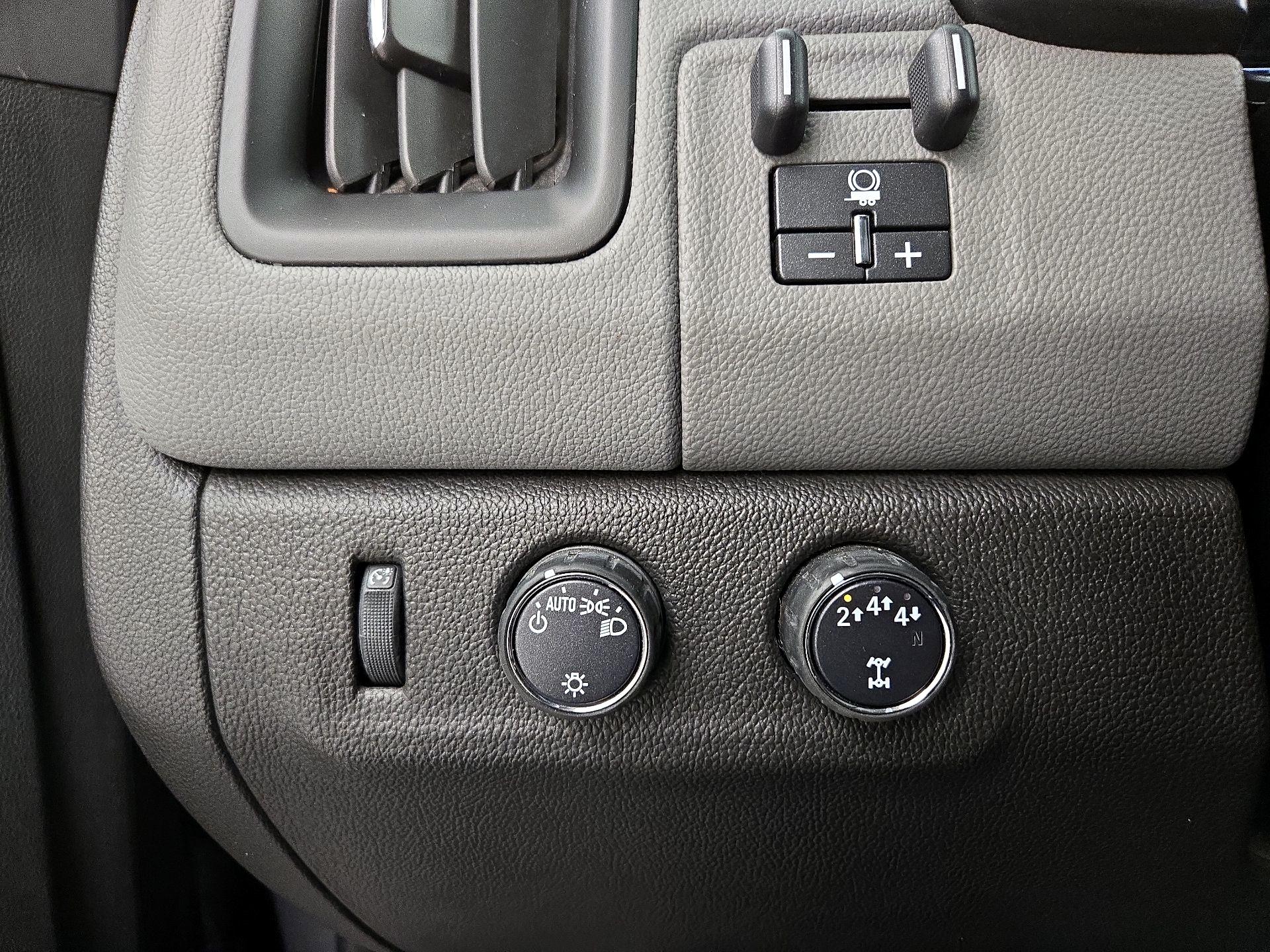 Thumbnail: 2022 Chevrolet Colorado - 13