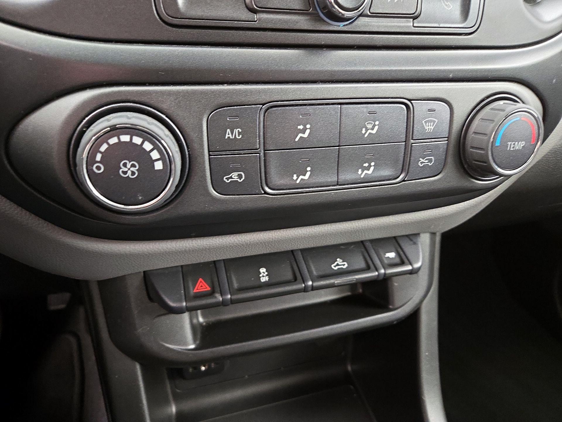 Thumbnail: 2022 Chevrolet Colorado - 16