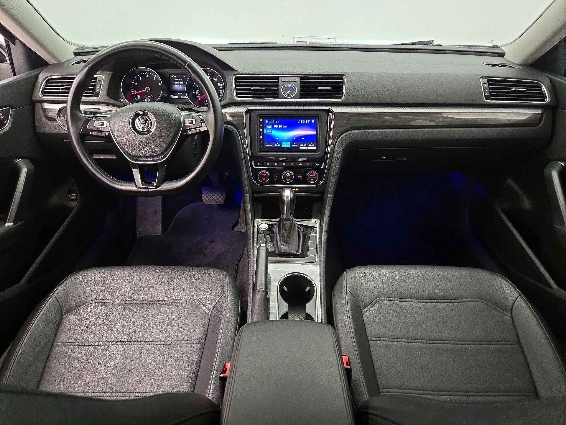 Thumbnail: 2017 Volkswagen Passat - 9