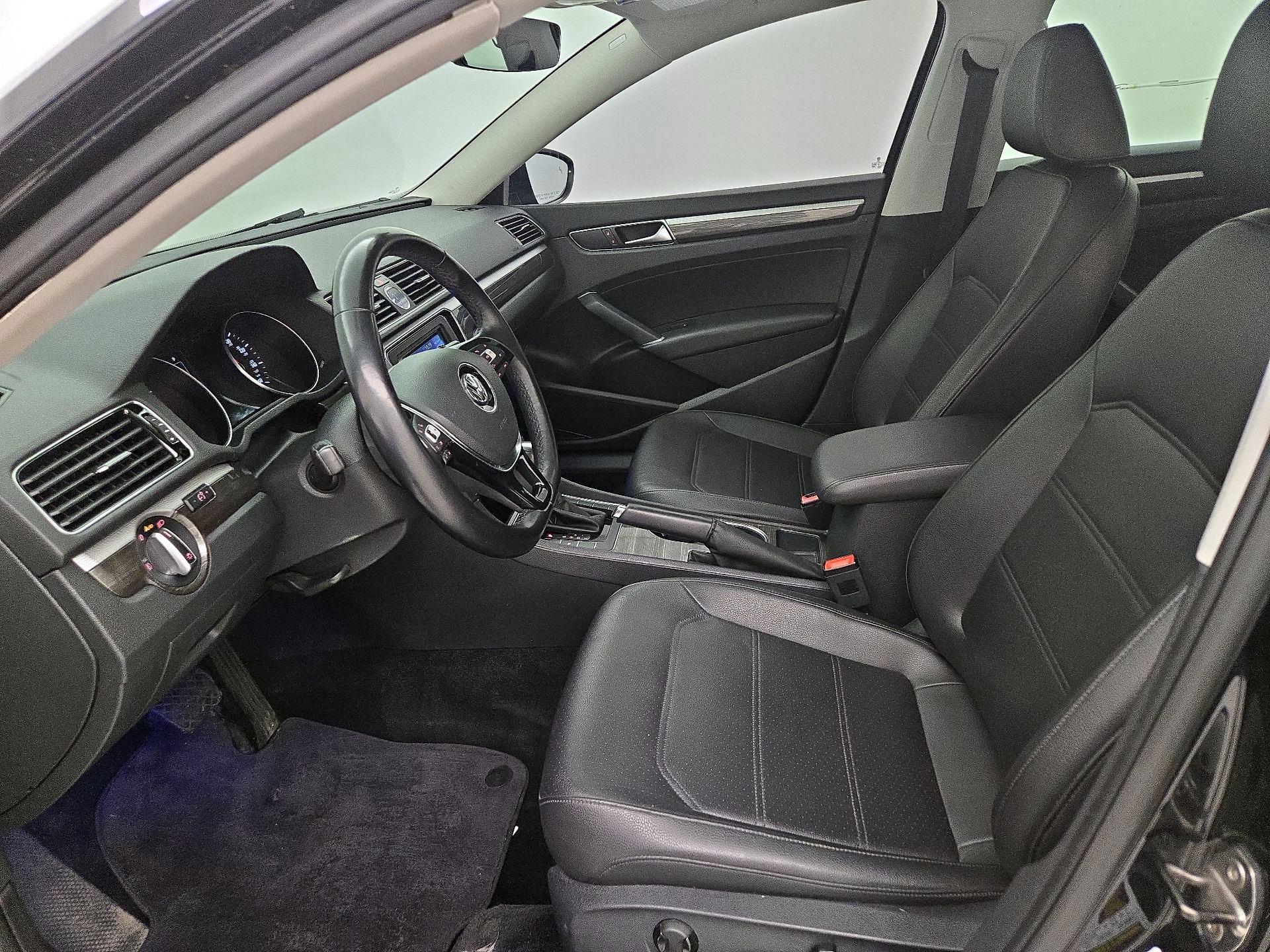 Thumbnail: 2017 Volkswagen Passat - 11