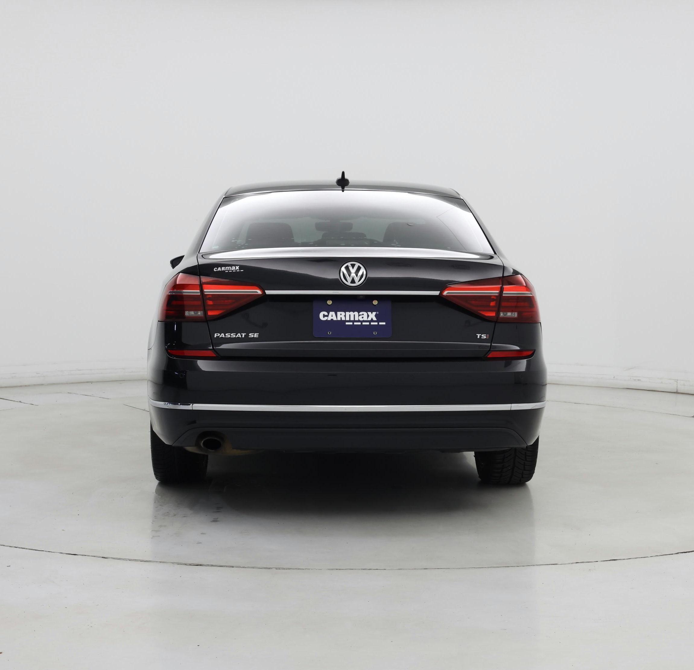 Thumbnail: 2017 Volkswagen Passat - 3
