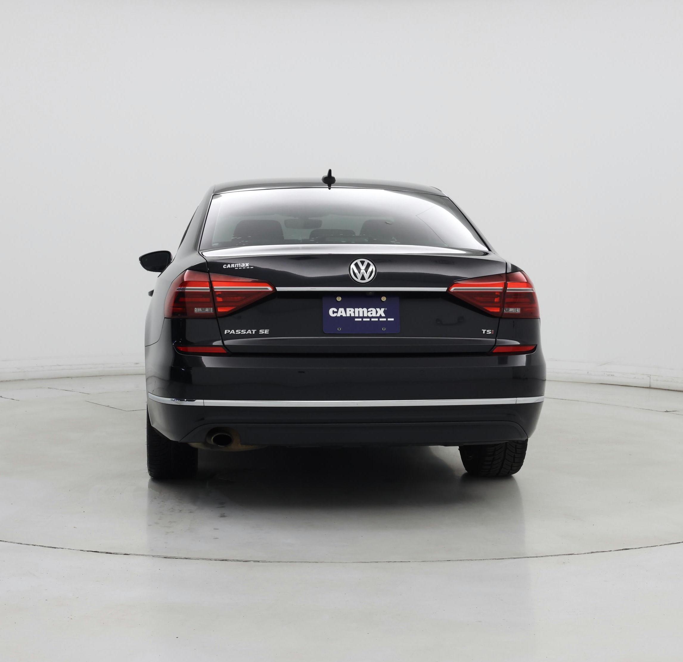 Thumbnail: 2017 Volkswagen Passat - 4