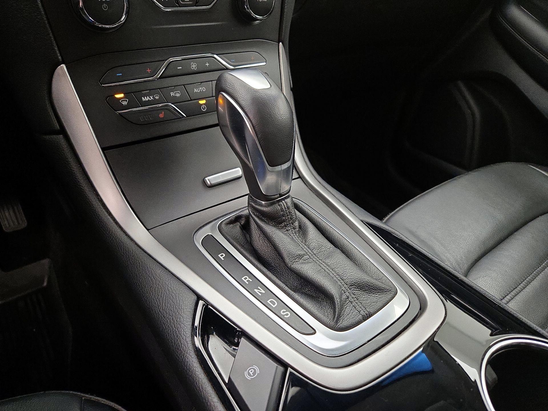 Thumbnail: 2018 Ford Edge - 18