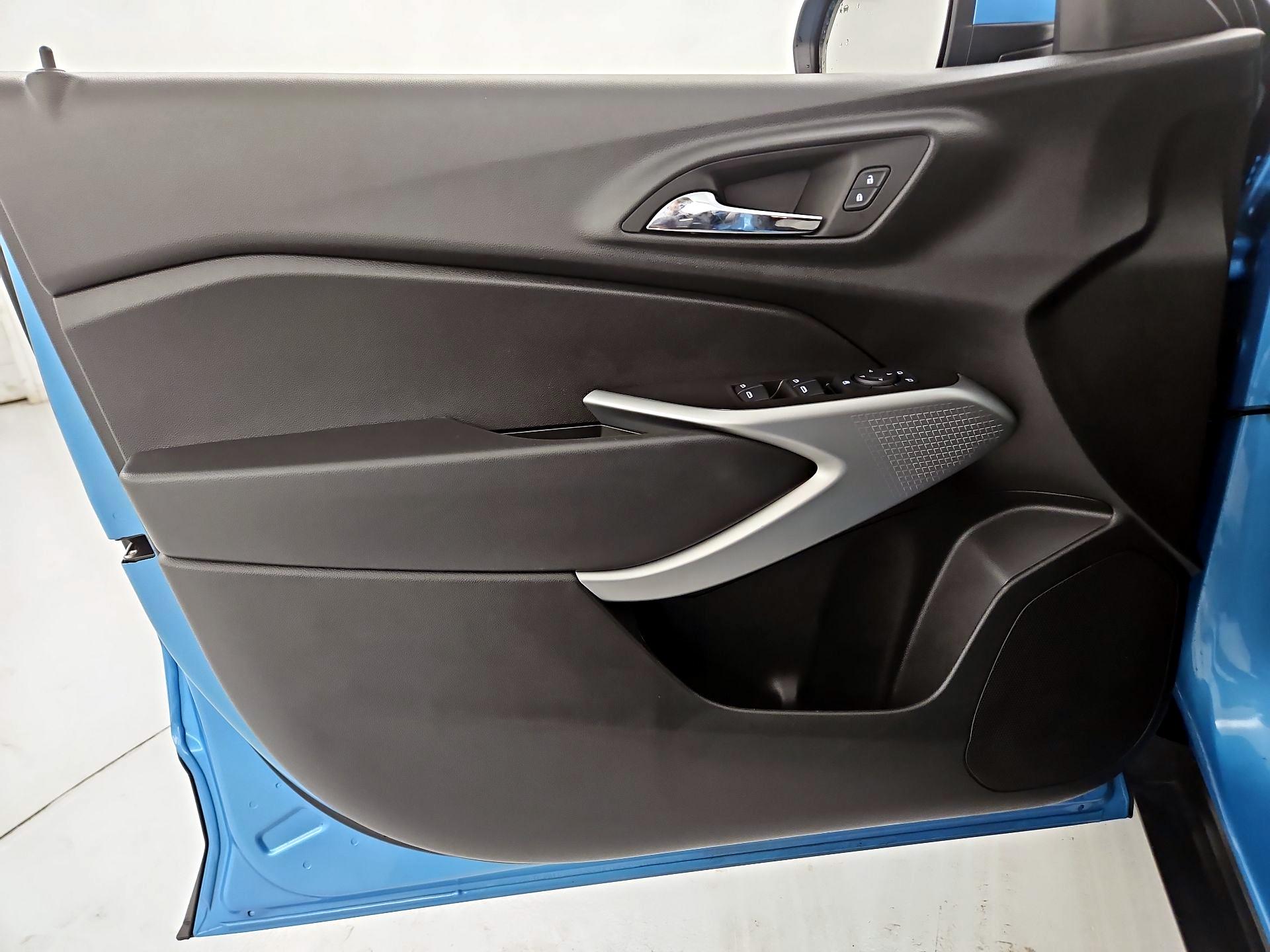 Thumbnail: 2025 Chevrolet Trax - 12