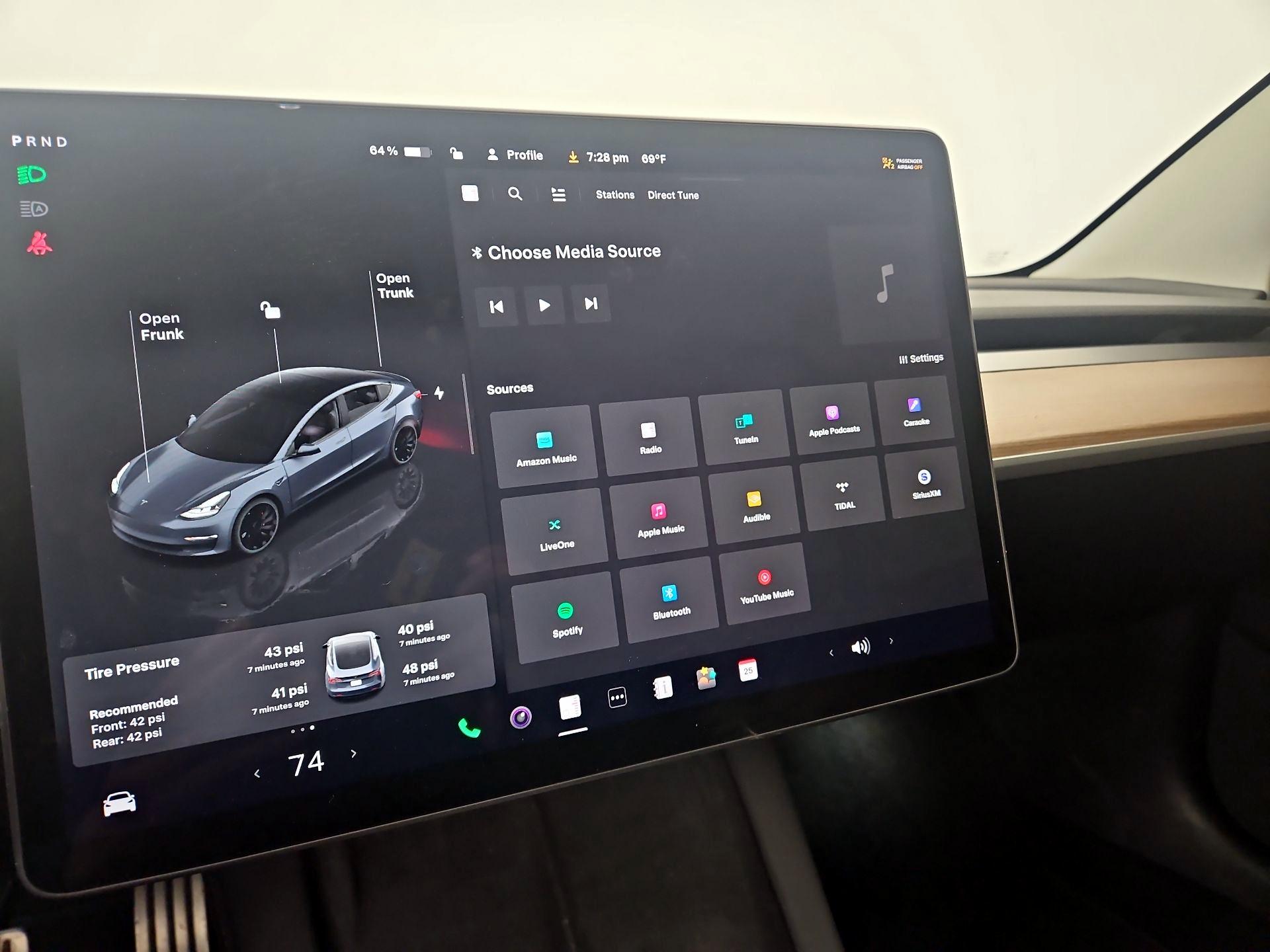 Thumbnail: 2023 Tesla Model 3 - 15