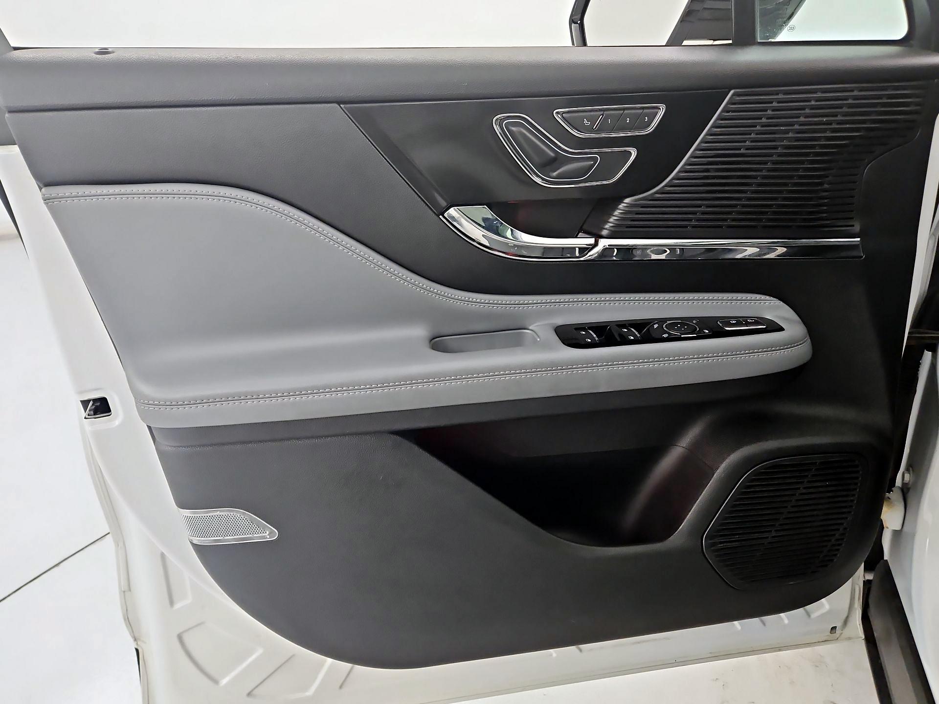 Thumbnail: 2021 Lincoln Corsair - 12