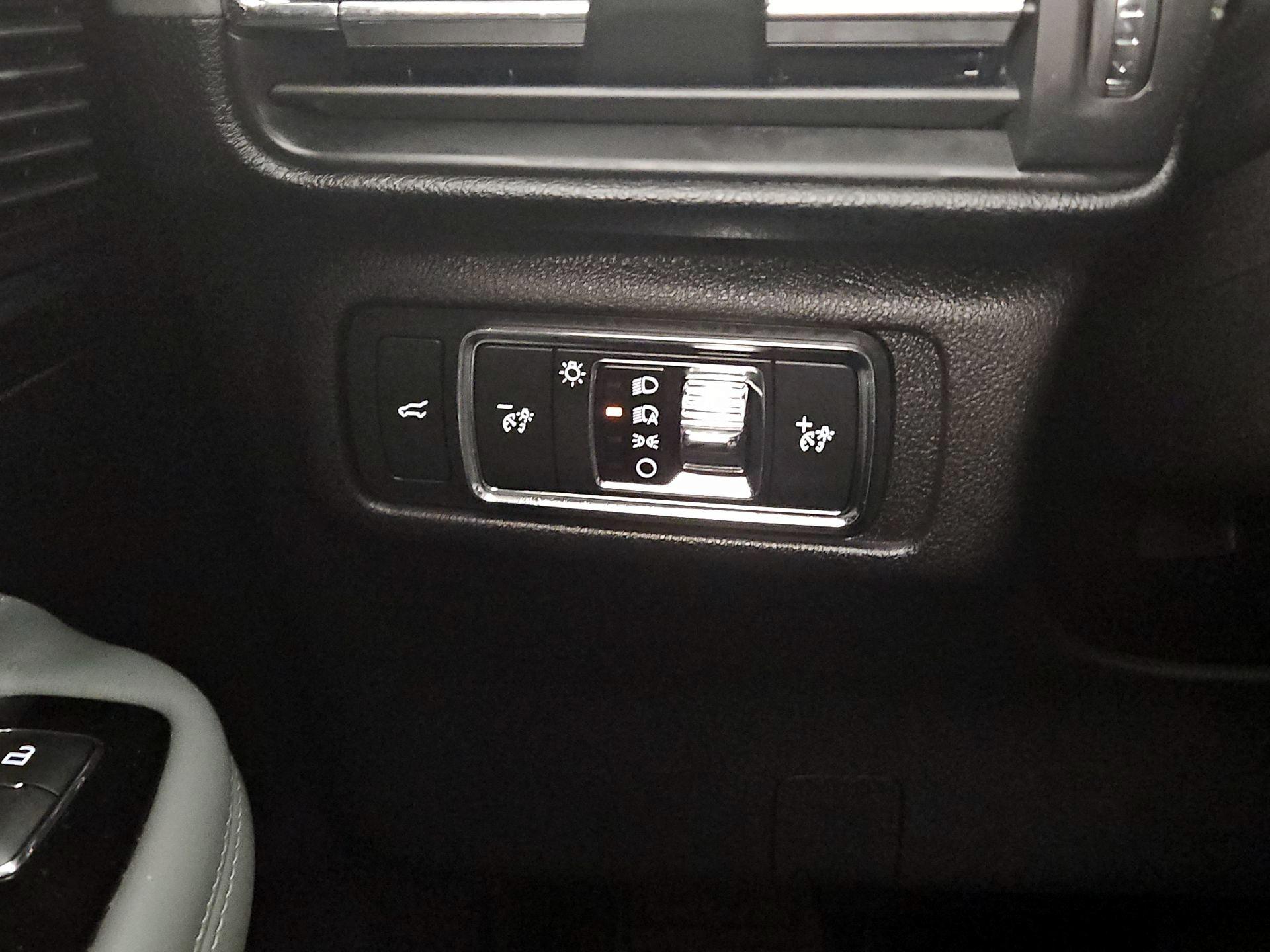 Thumbnail: 2021 Lincoln Corsair - 13