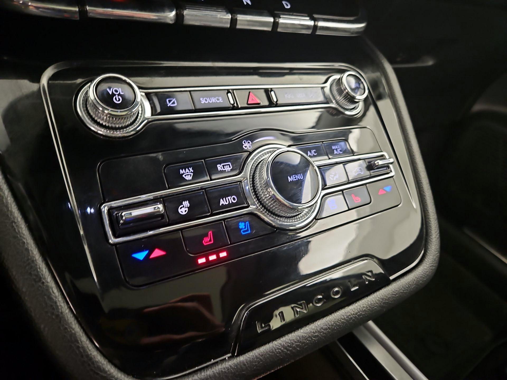 Thumbnail: 2021 Lincoln Corsair - 17