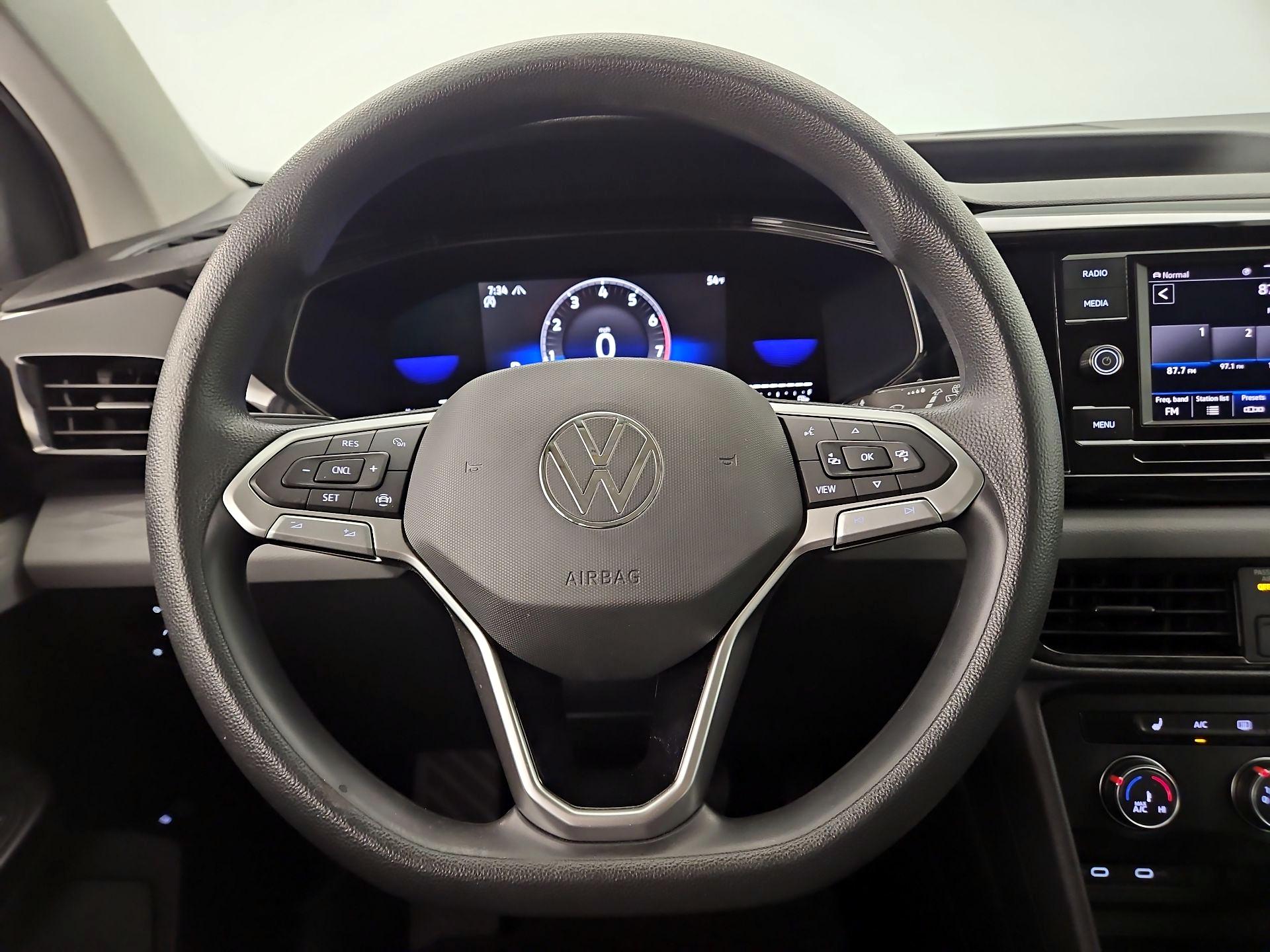 Thumbnail: 2022 Volkswagen Taos - 10
