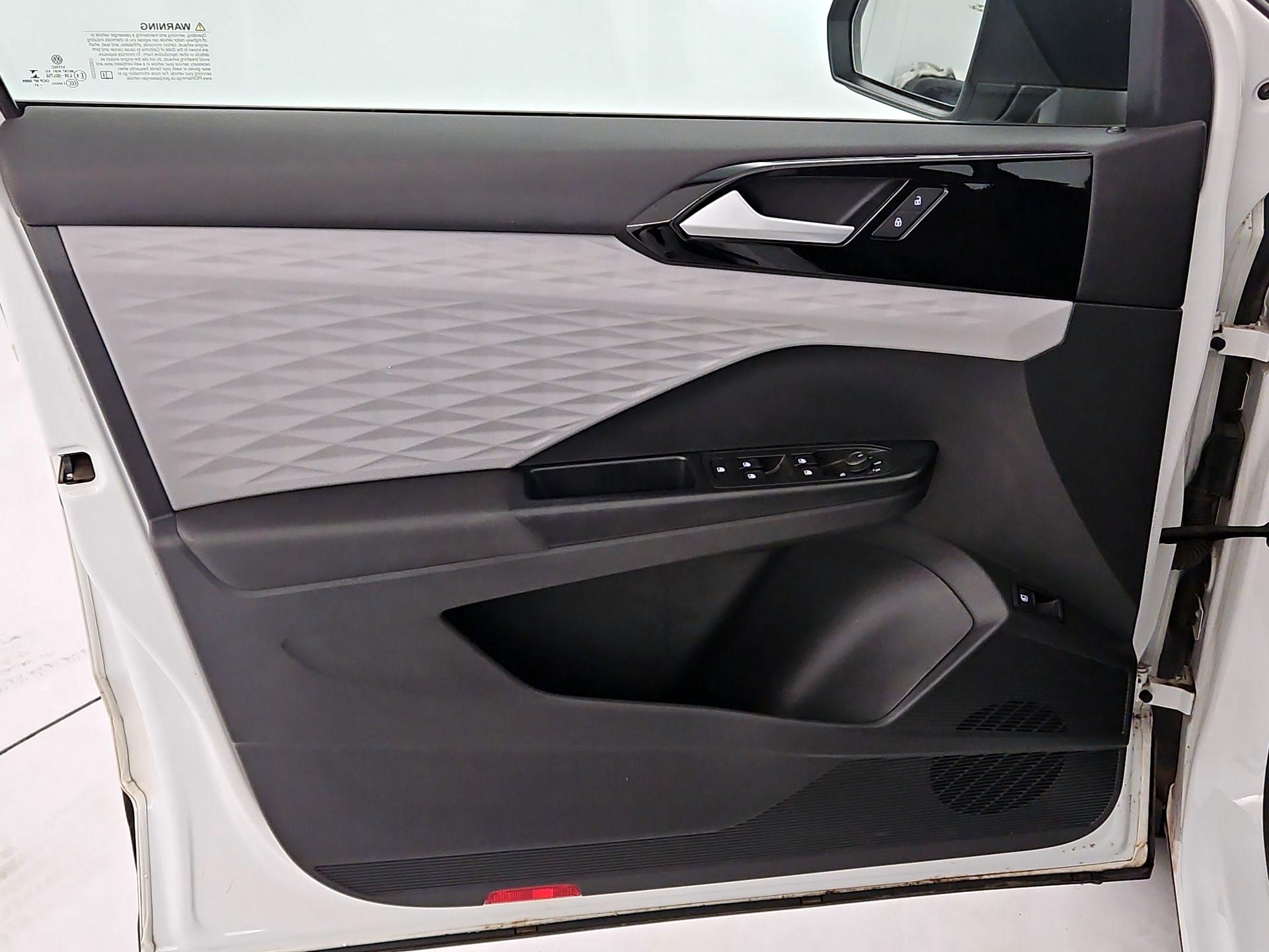 Thumbnail: 2022 Volkswagen Taos - 12