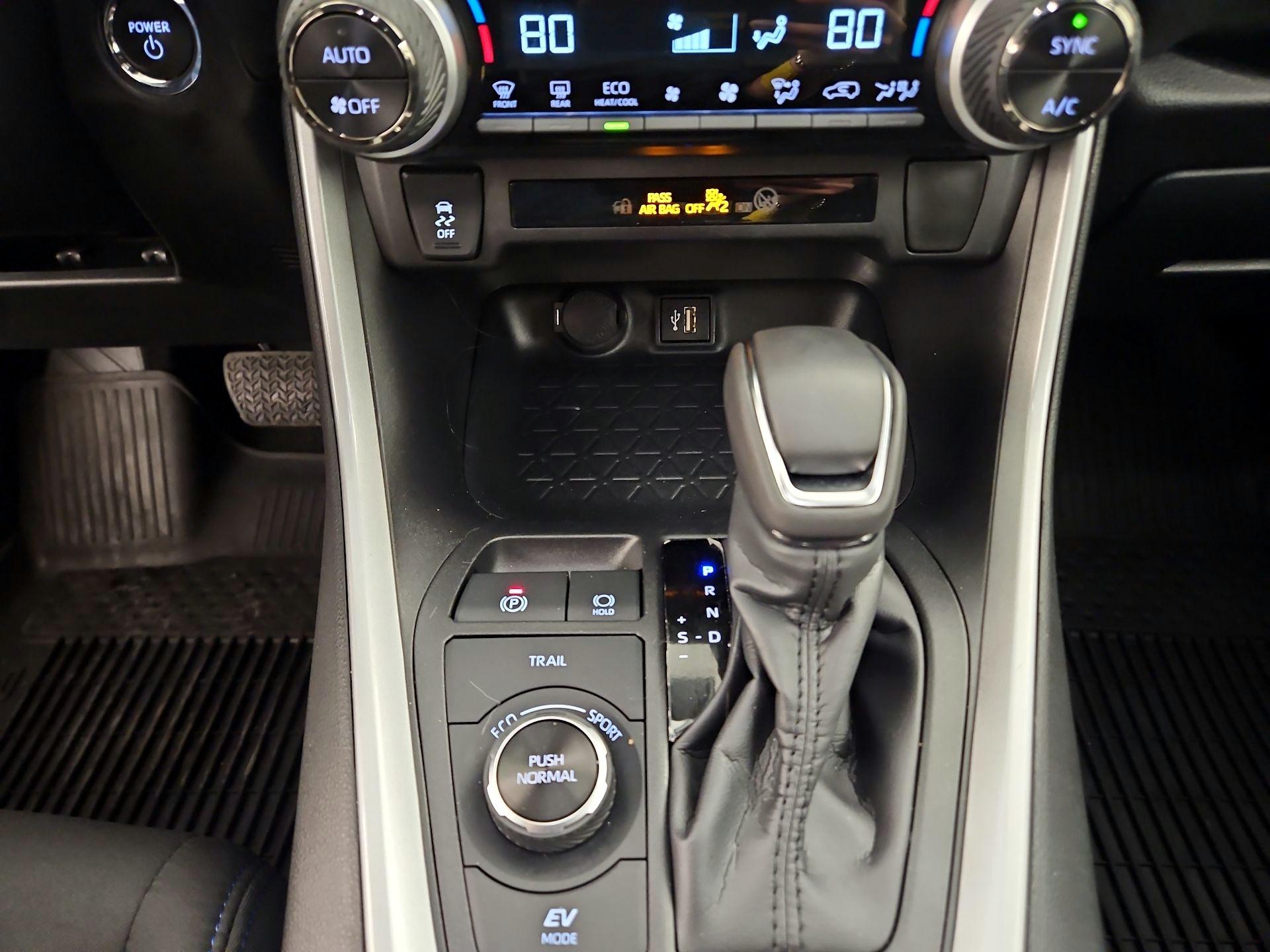 Thumbnail: 2025 Toyota RAV4 - 17