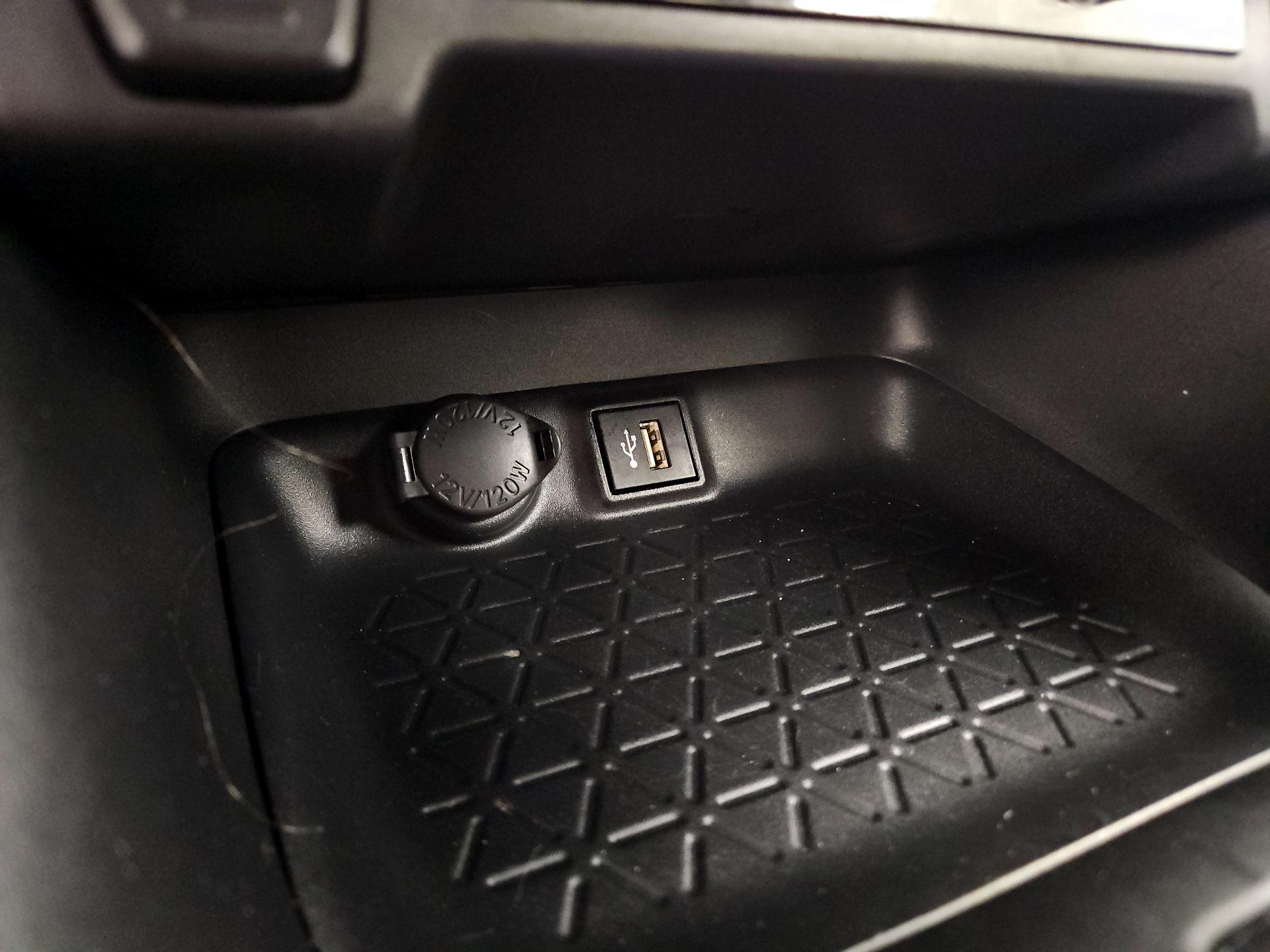 Thumbnail: 2025 Toyota RAV4 - 18