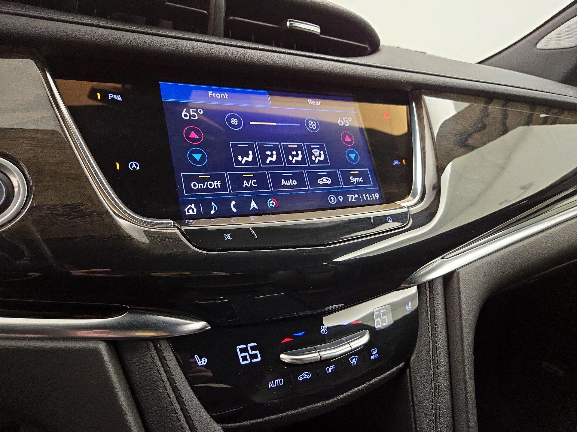 Thumbnail: 2022 Cadillac XT6 - 17