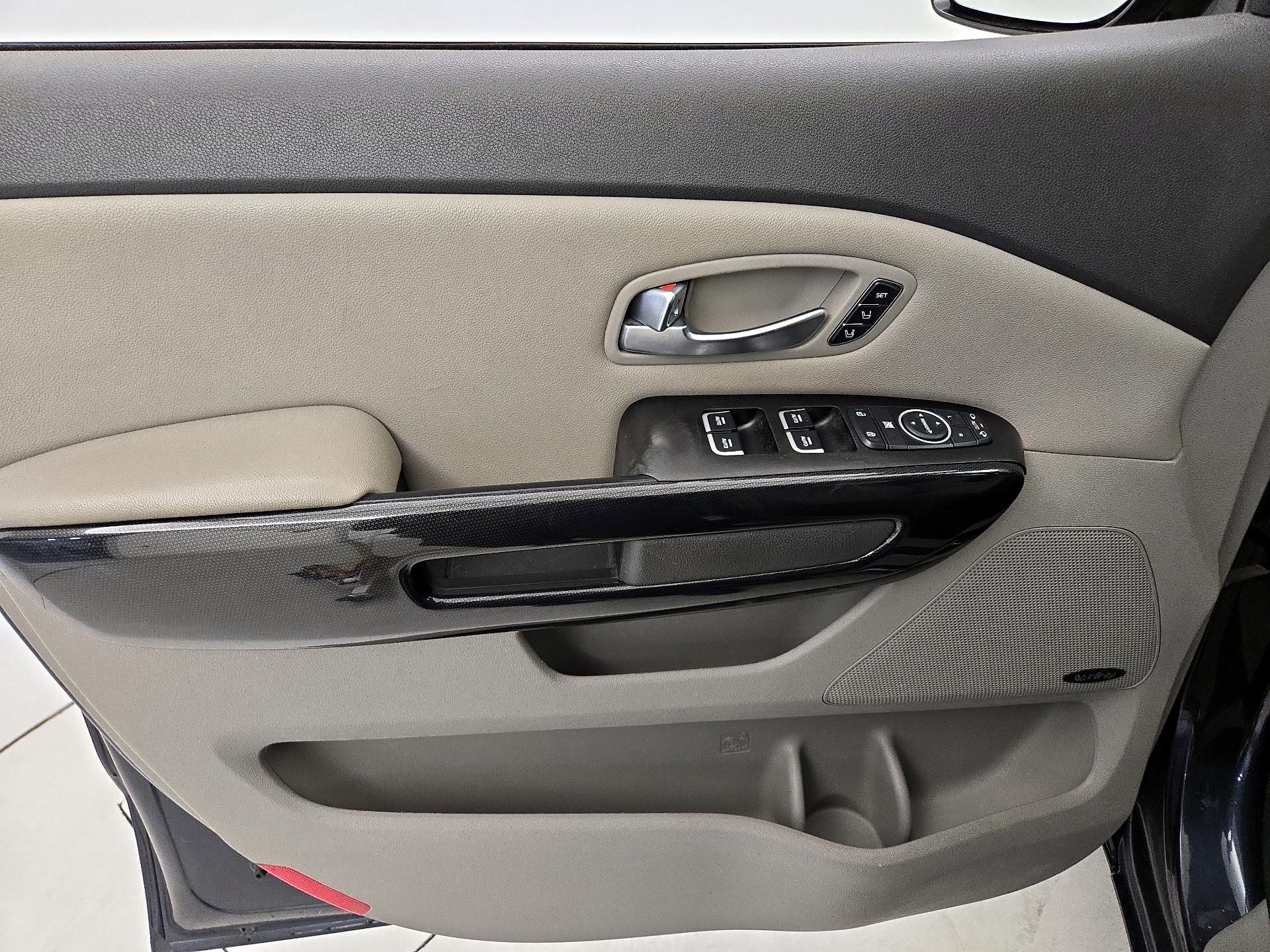 Thumbnail: 2015 Kia Sedona - 12