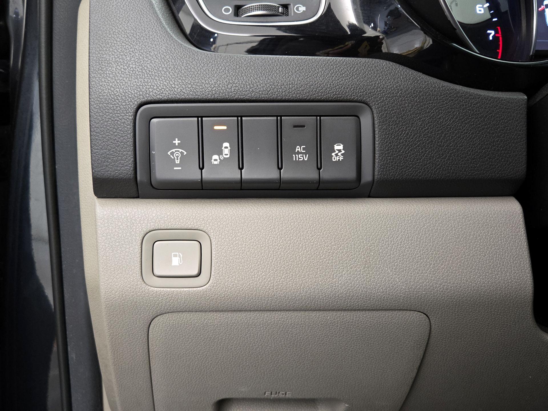 Thumbnail: 2015 Kia Sedona - 13