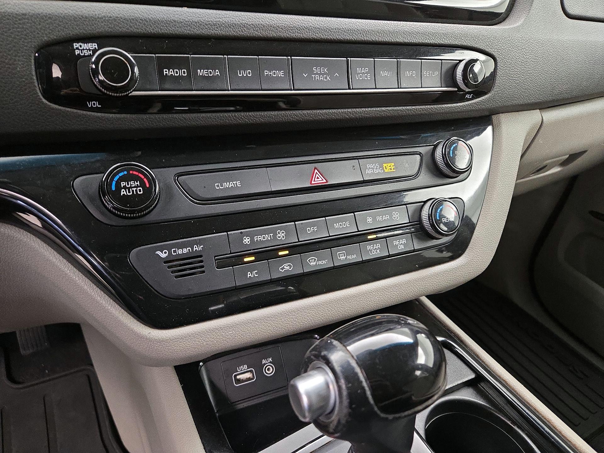 Thumbnail: 2015 Kia Sedona - 17