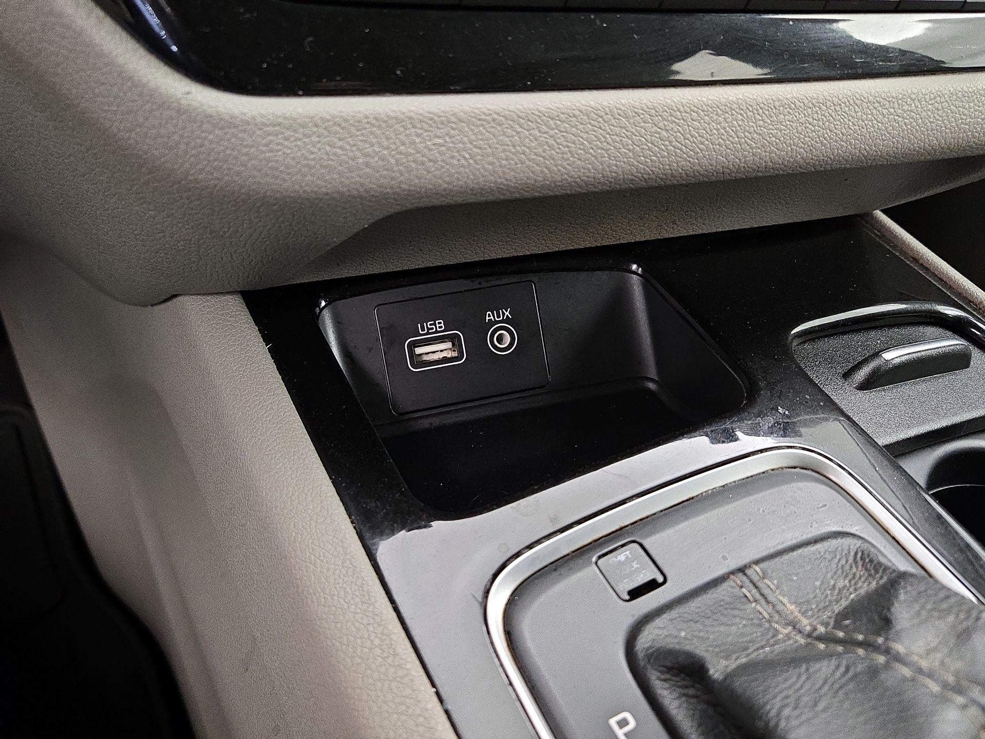 Thumbnail: 2015 Kia Sedona - 19