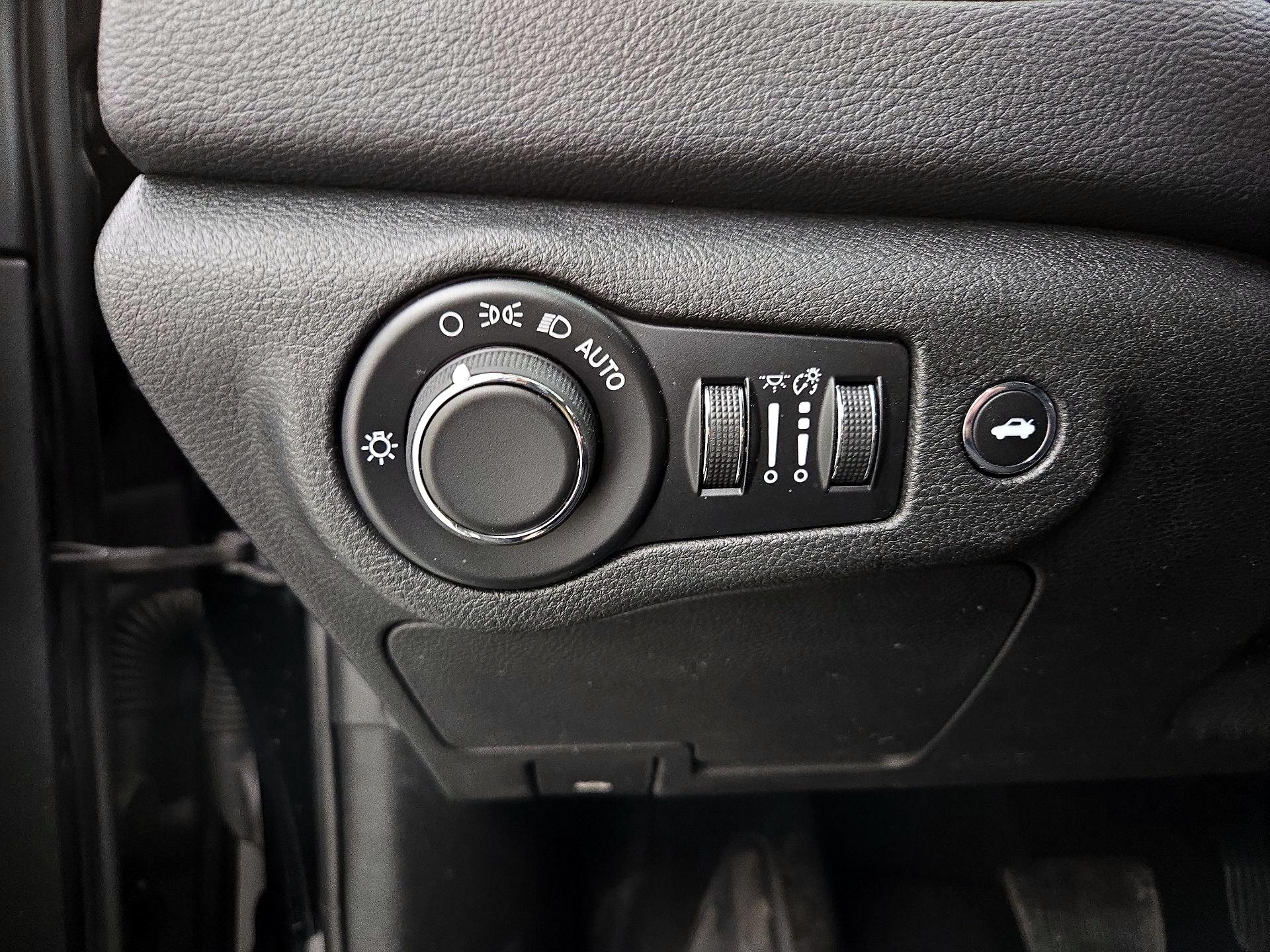 Thumbnail: 2015 Chrysler 200 - 13