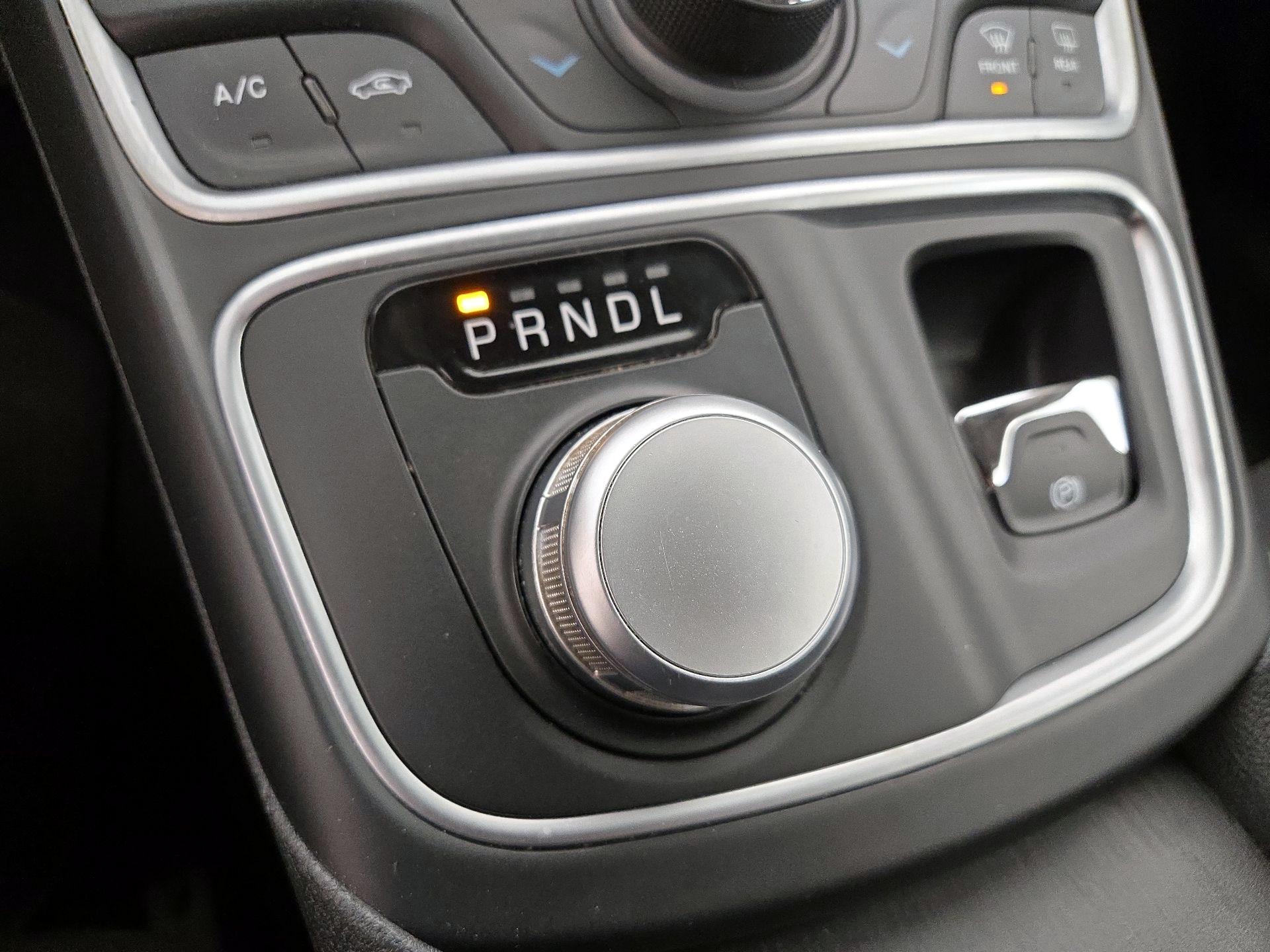 Thumbnail: 2015 Chrysler 200 - 17