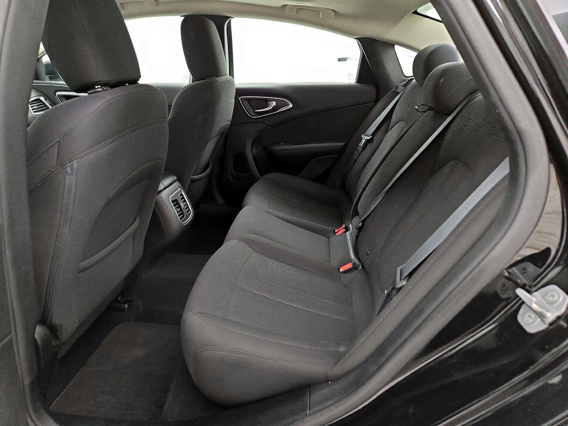 Thumbnail: 2015 Chrysler 200 - 20