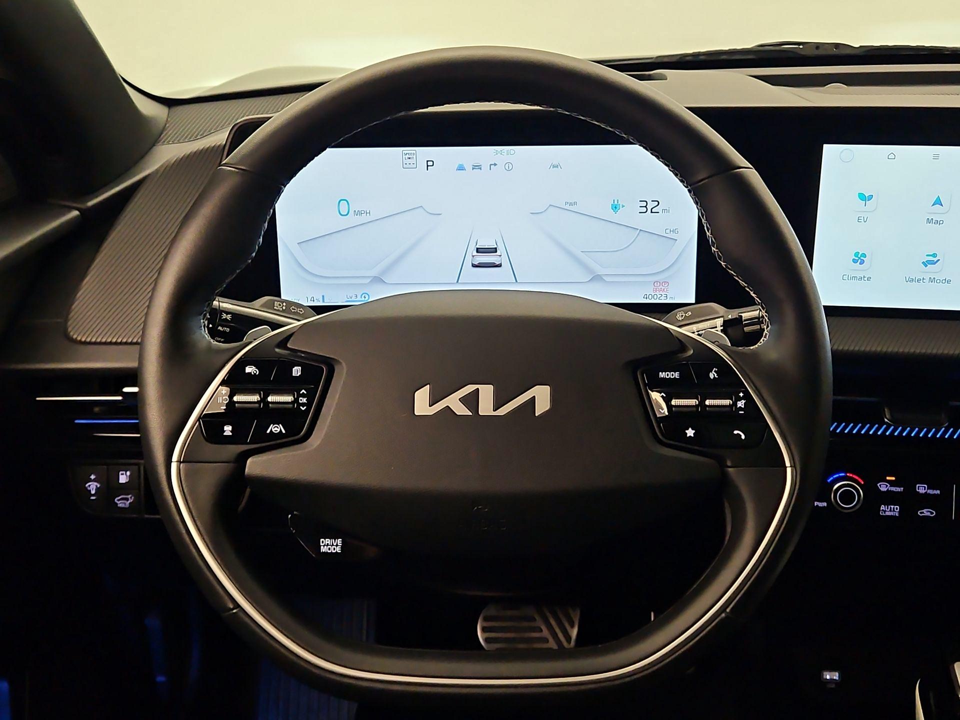 Thumbnail: 2022 Kia EV6 - 10