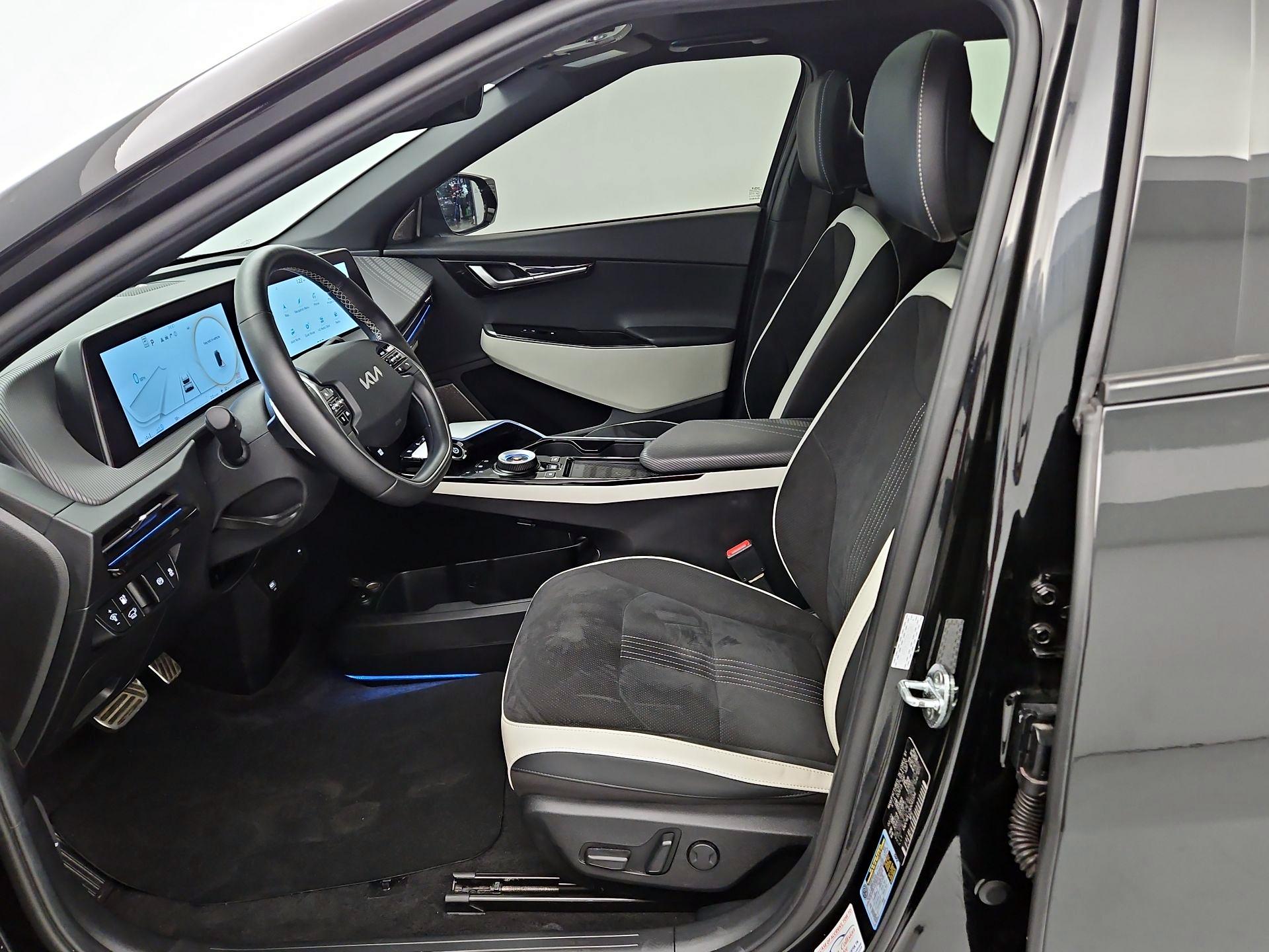 Thumbnail: 2022 Kia EV6 - 11