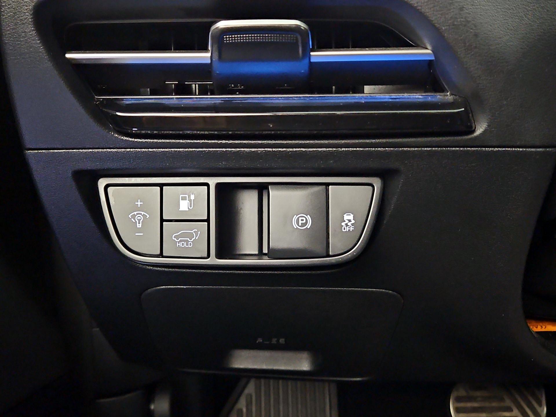 Thumbnail: 2022 Kia EV6 - 13