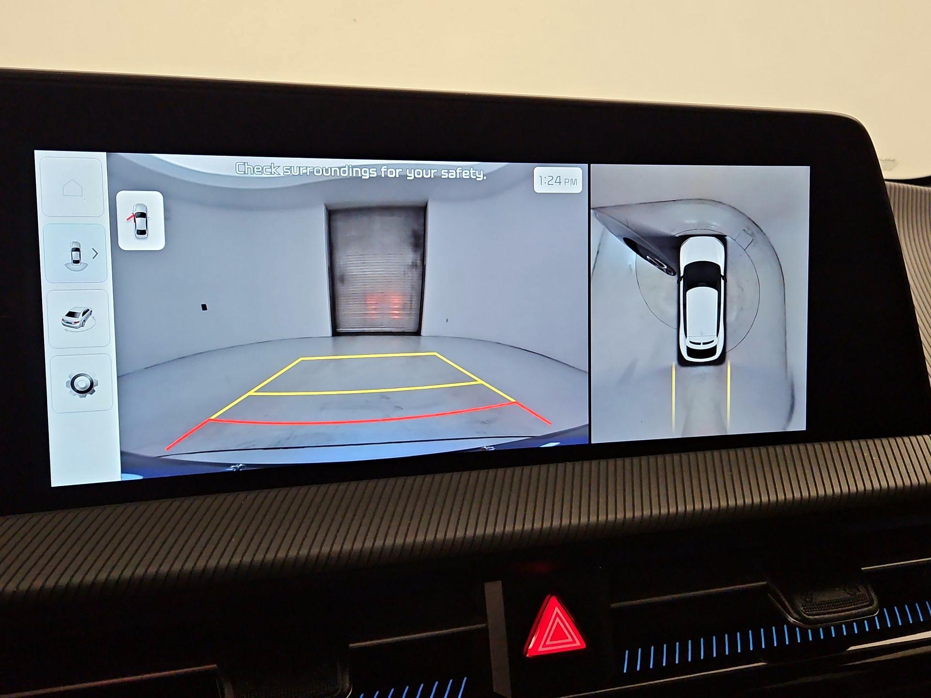 Thumbnail: 2022 Kia EV6 - 15