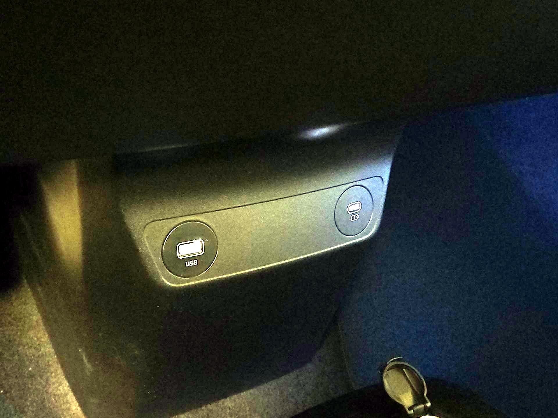 Thumbnail: 2022 Kia EV6 - 19