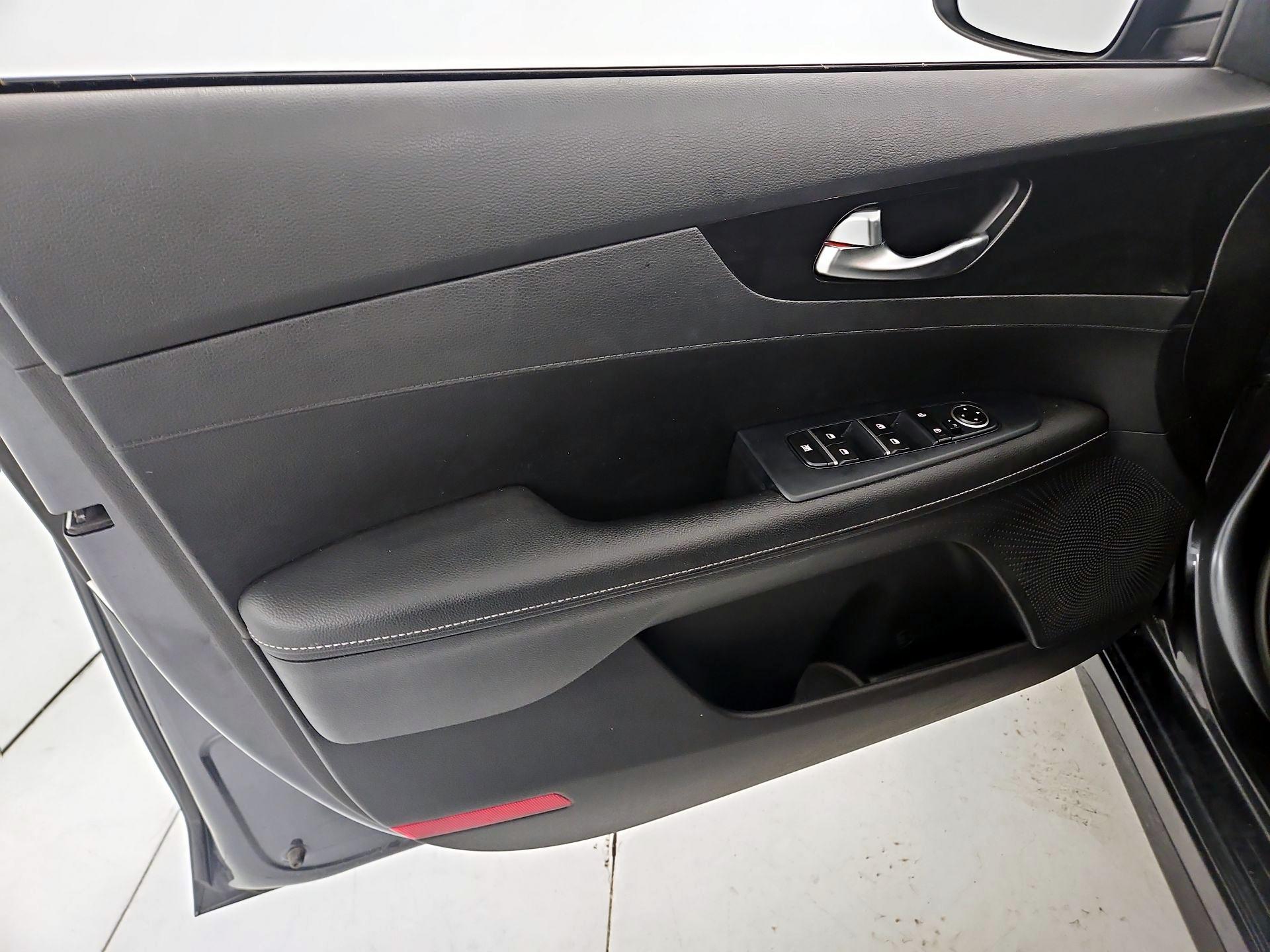 Thumbnail: 2020 Kia Forte - 12