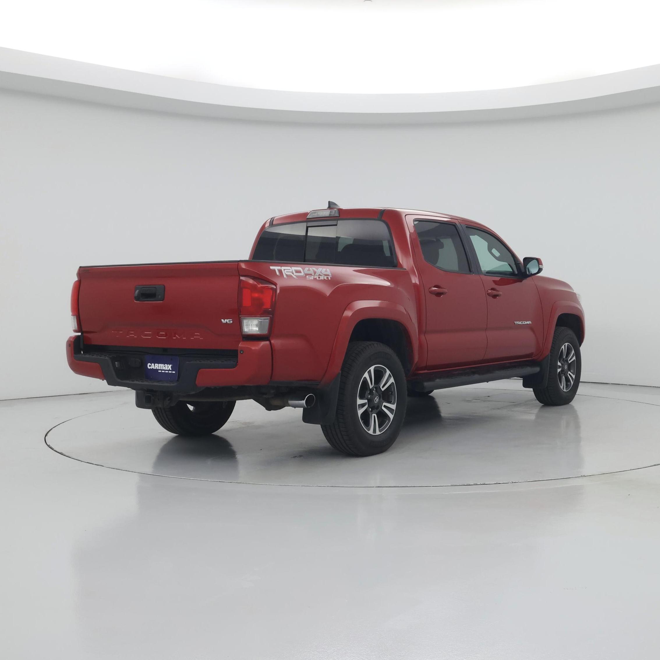 Thumbnail: 2017 Toyota Tacoma - 8