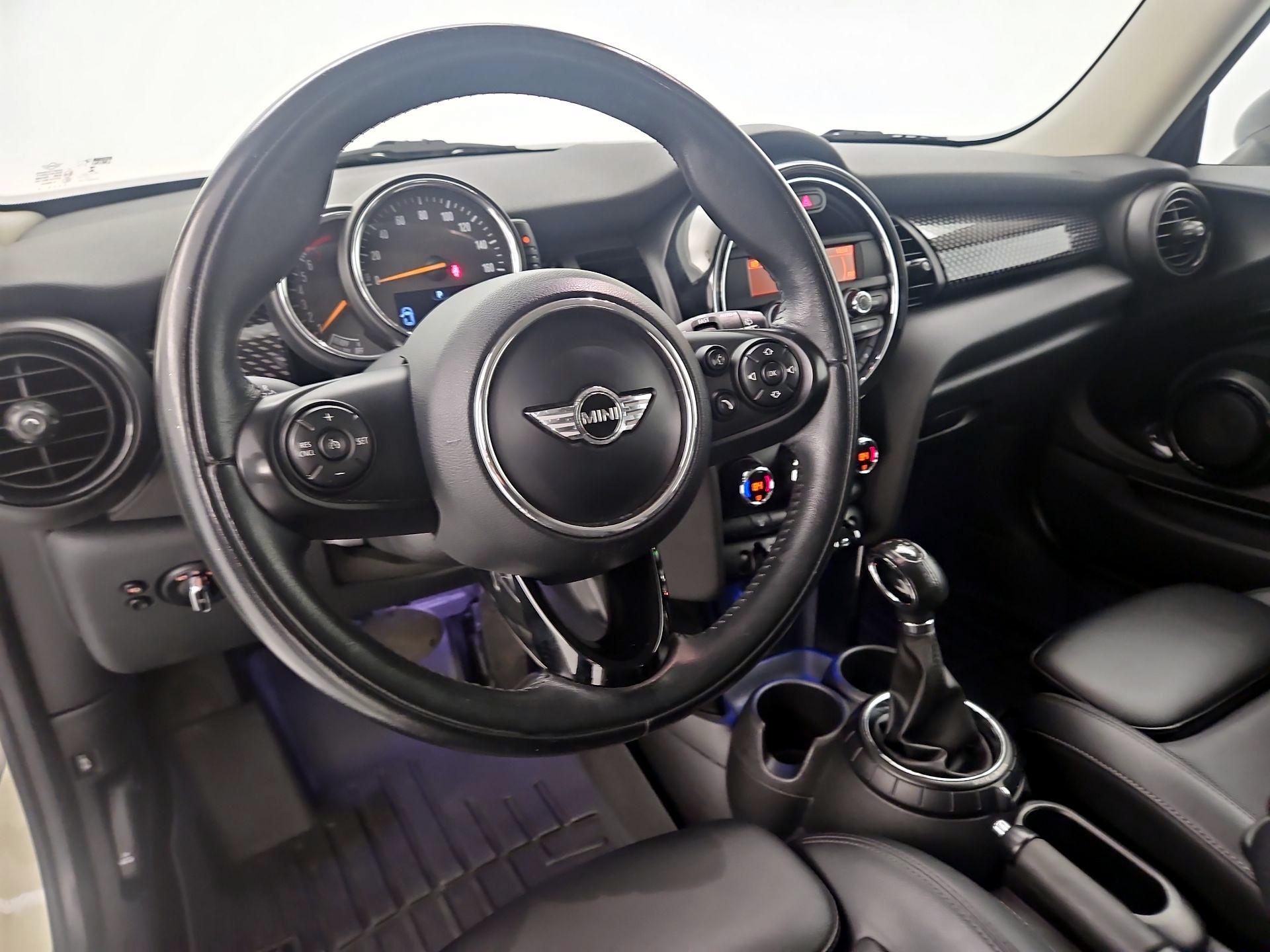 Thumbnail: 2016 MINI Cooper Hardtop - 9