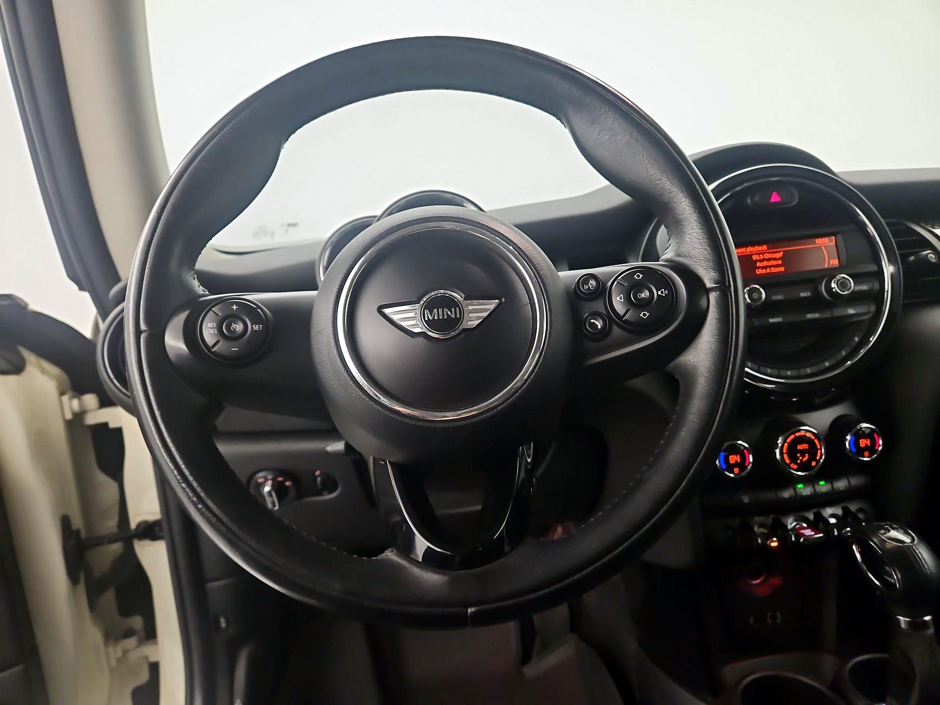 Thumbnail: 2016 MINI Cooper Hardtop - 10