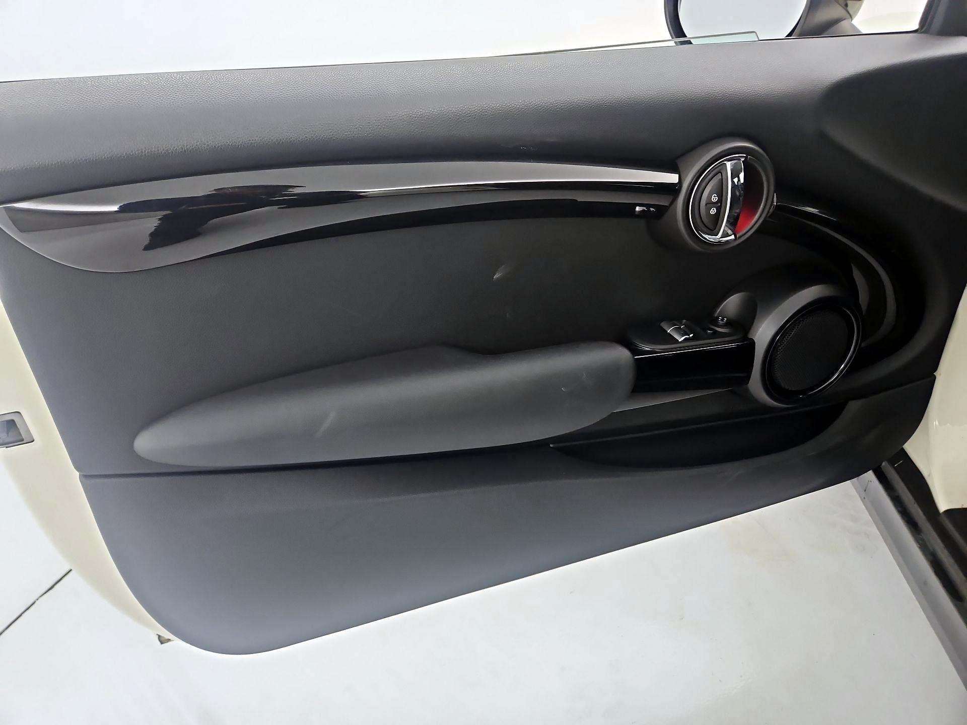 Thumbnail: 2016 MINI Cooper Hardtop - 12