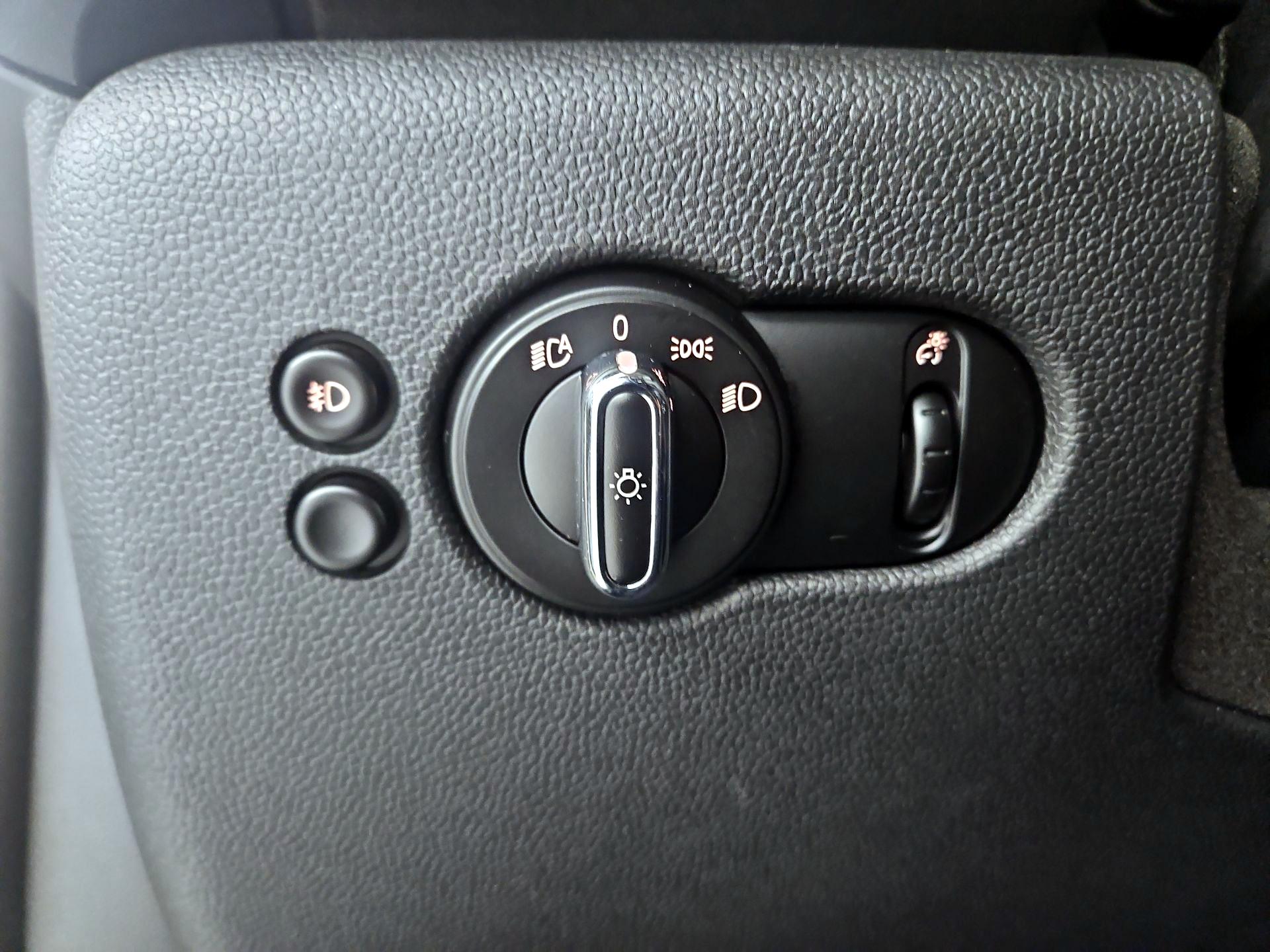 Thumbnail: 2016 MINI Cooper Hardtop - 13