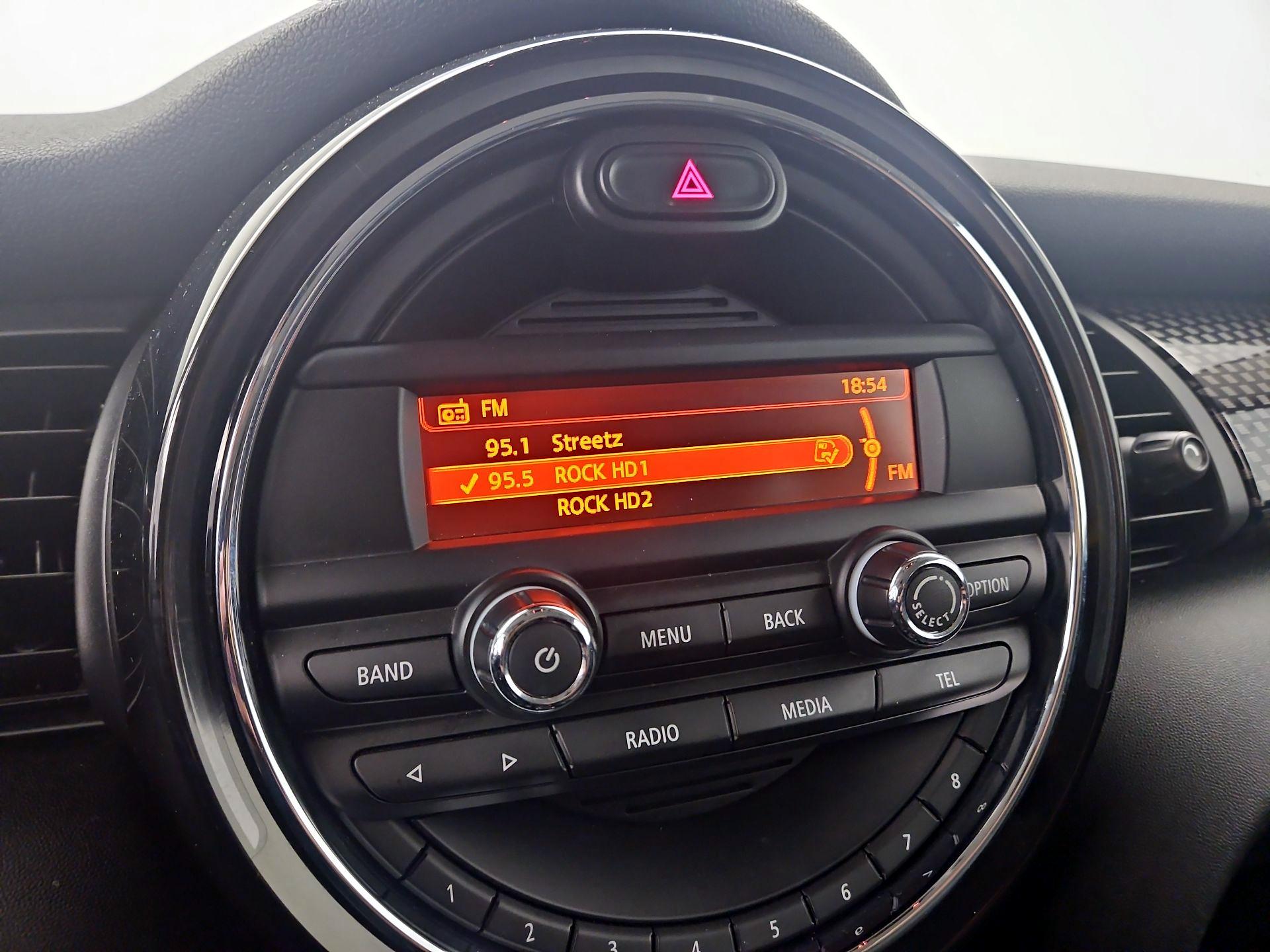 Thumbnail: 2016 MINI Cooper Hardtop - 14