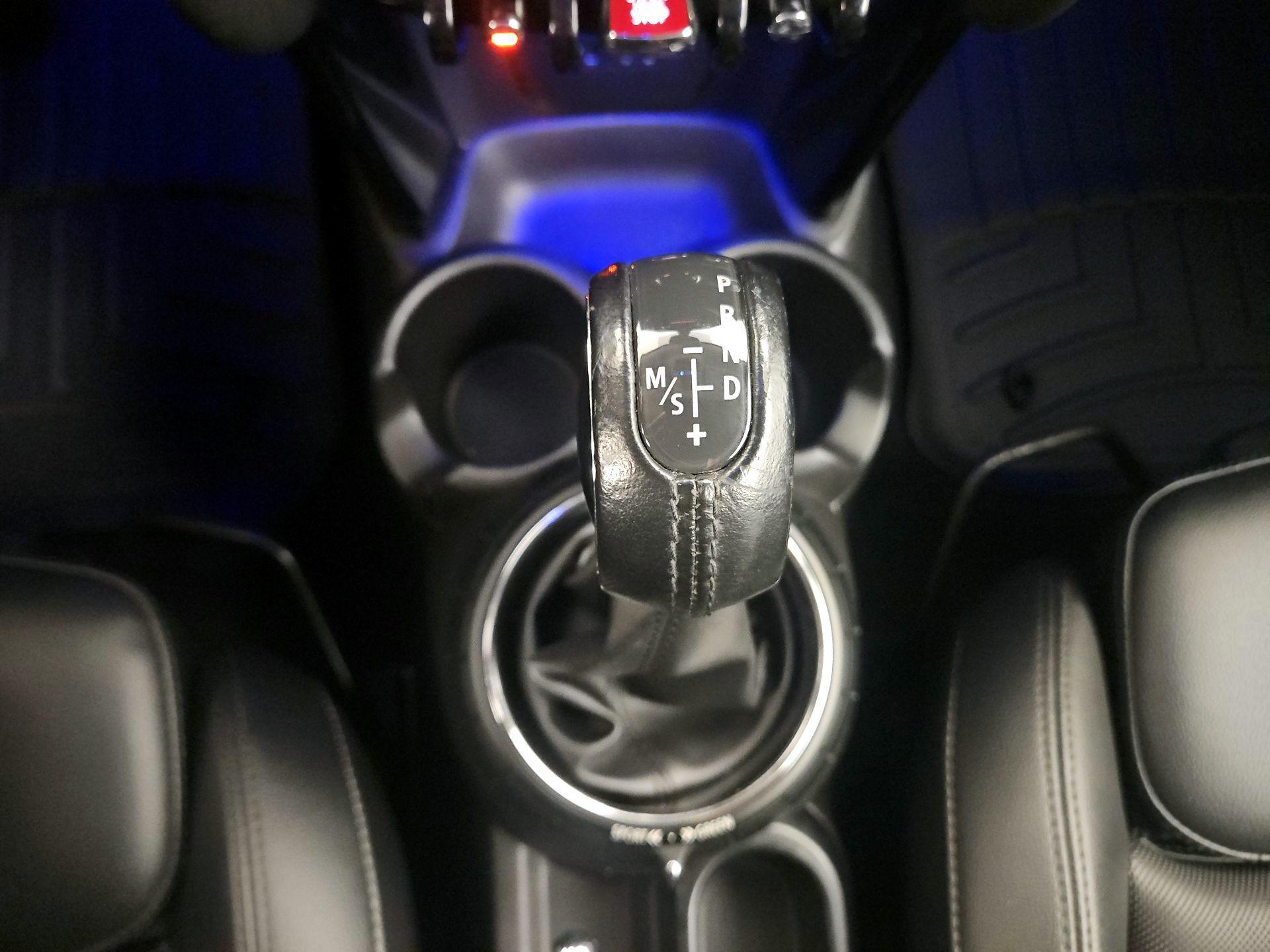 Thumbnail: 2016 MINI Cooper Hardtop - 16