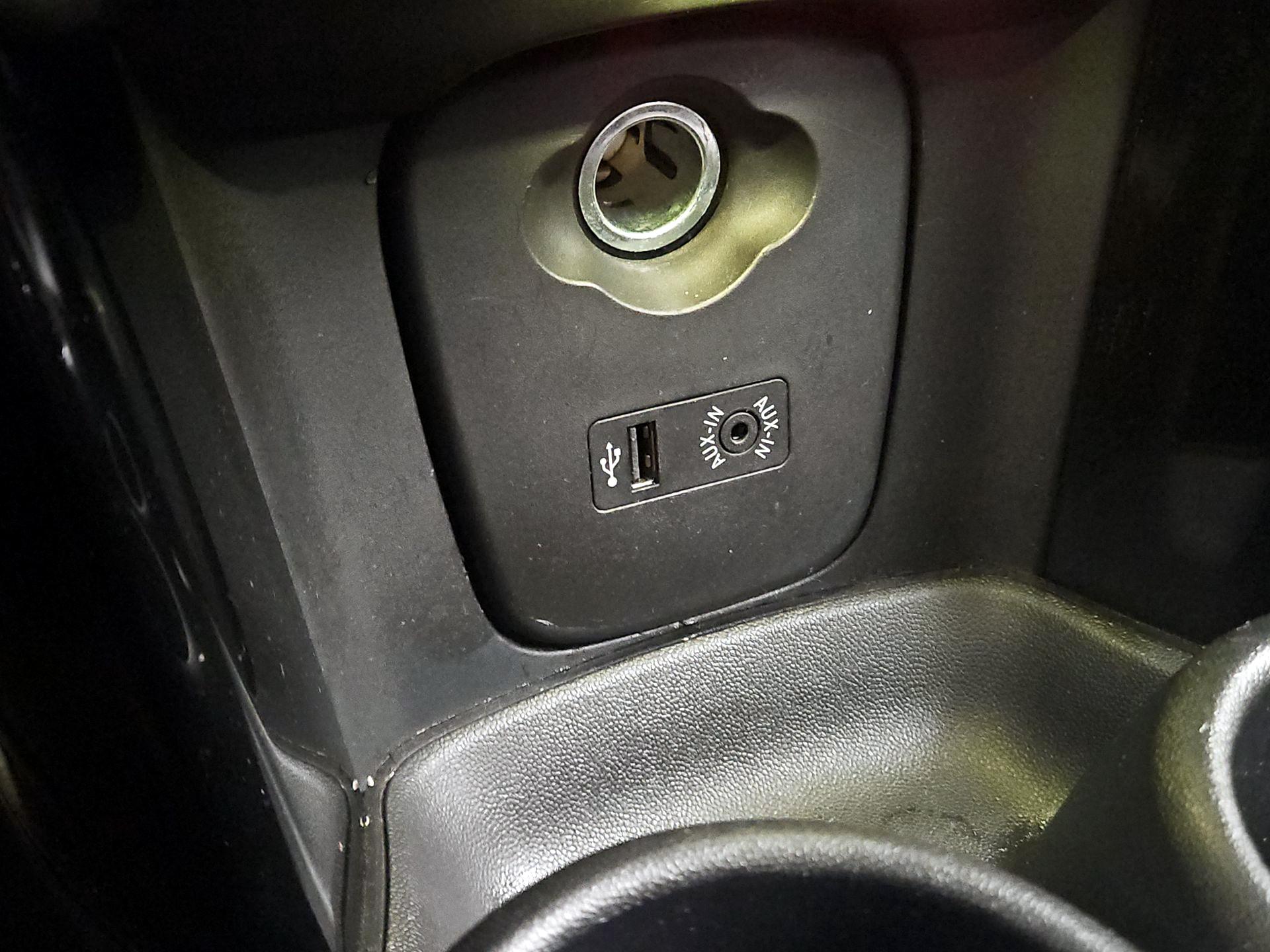 Thumbnail: 2016 MINI Cooper Hardtop - 17