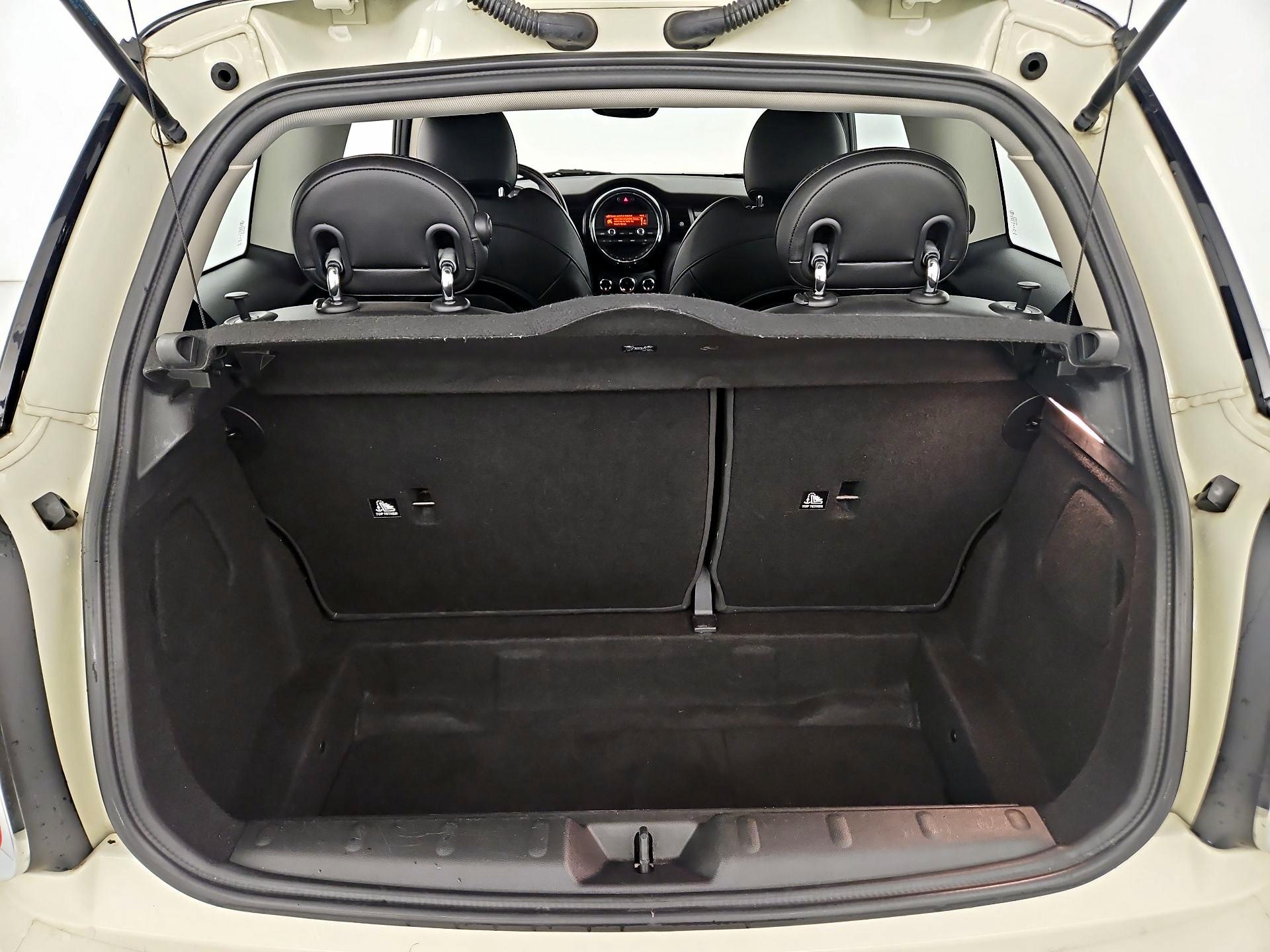 Thumbnail: 2016 MINI Cooper Hardtop - 18