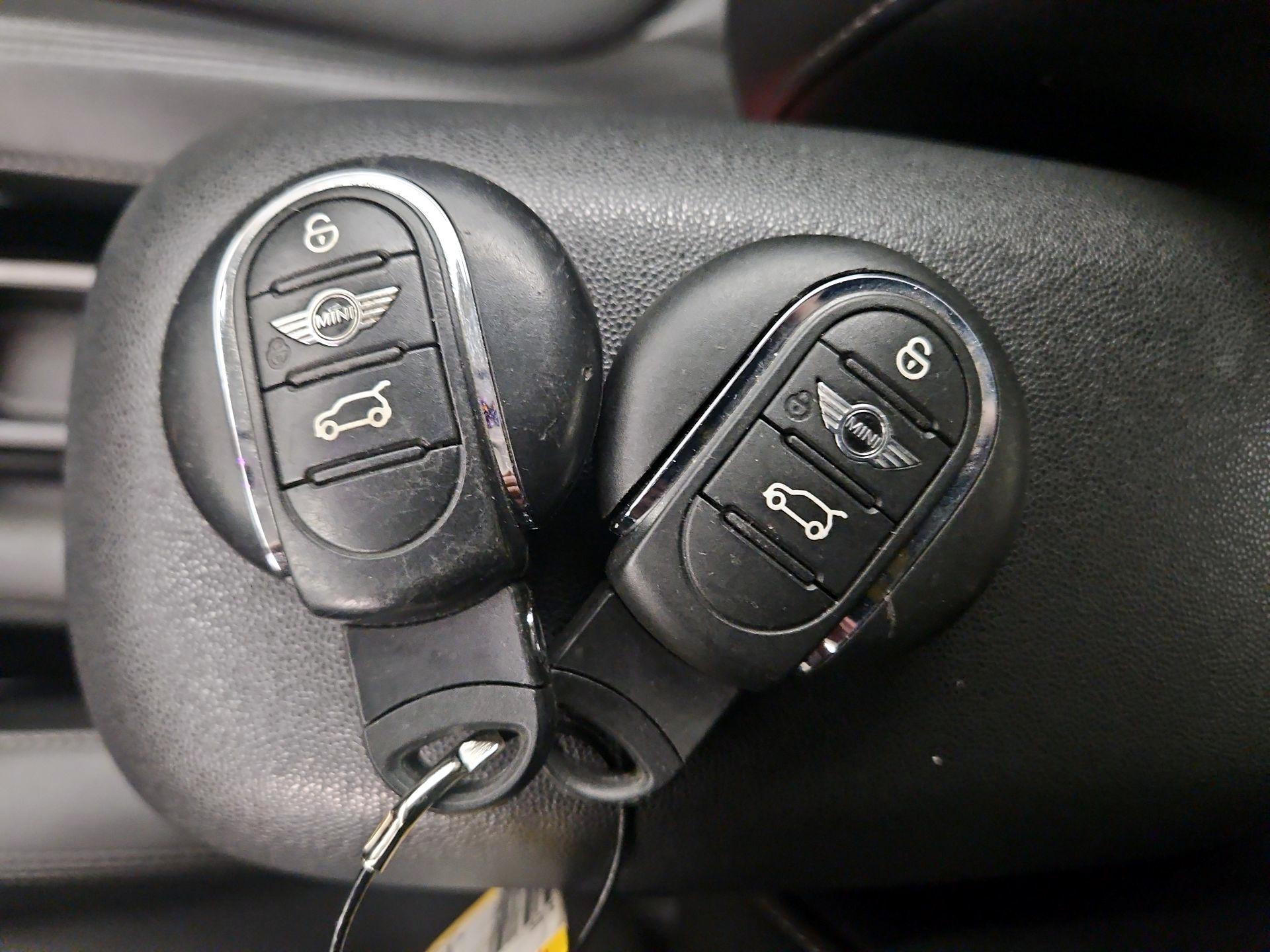 Thumbnail: 2016 MINI Cooper Hardtop - 20