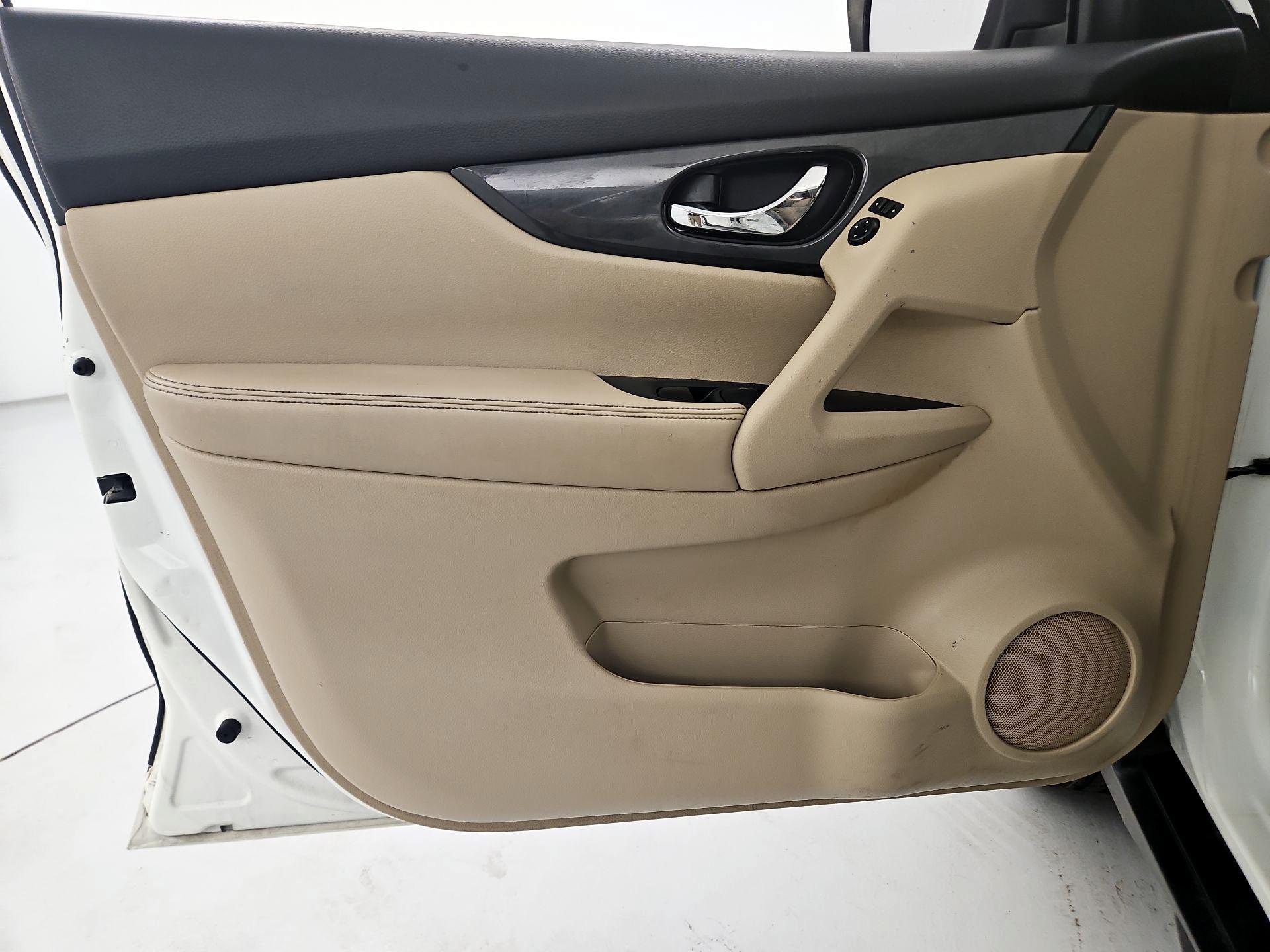 Thumbnail: 2017 Nissan Rogue - 12