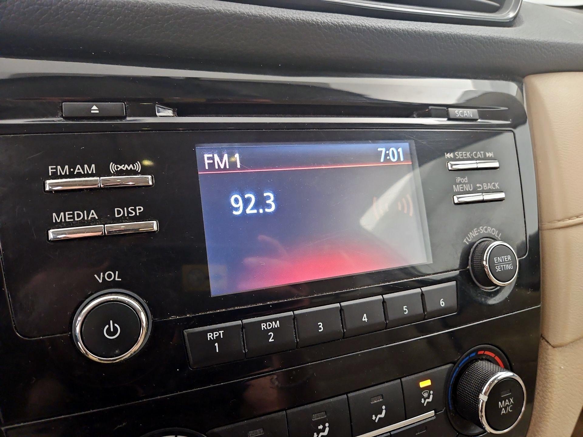 Thumbnail: 2017 Nissan Rogue - 15