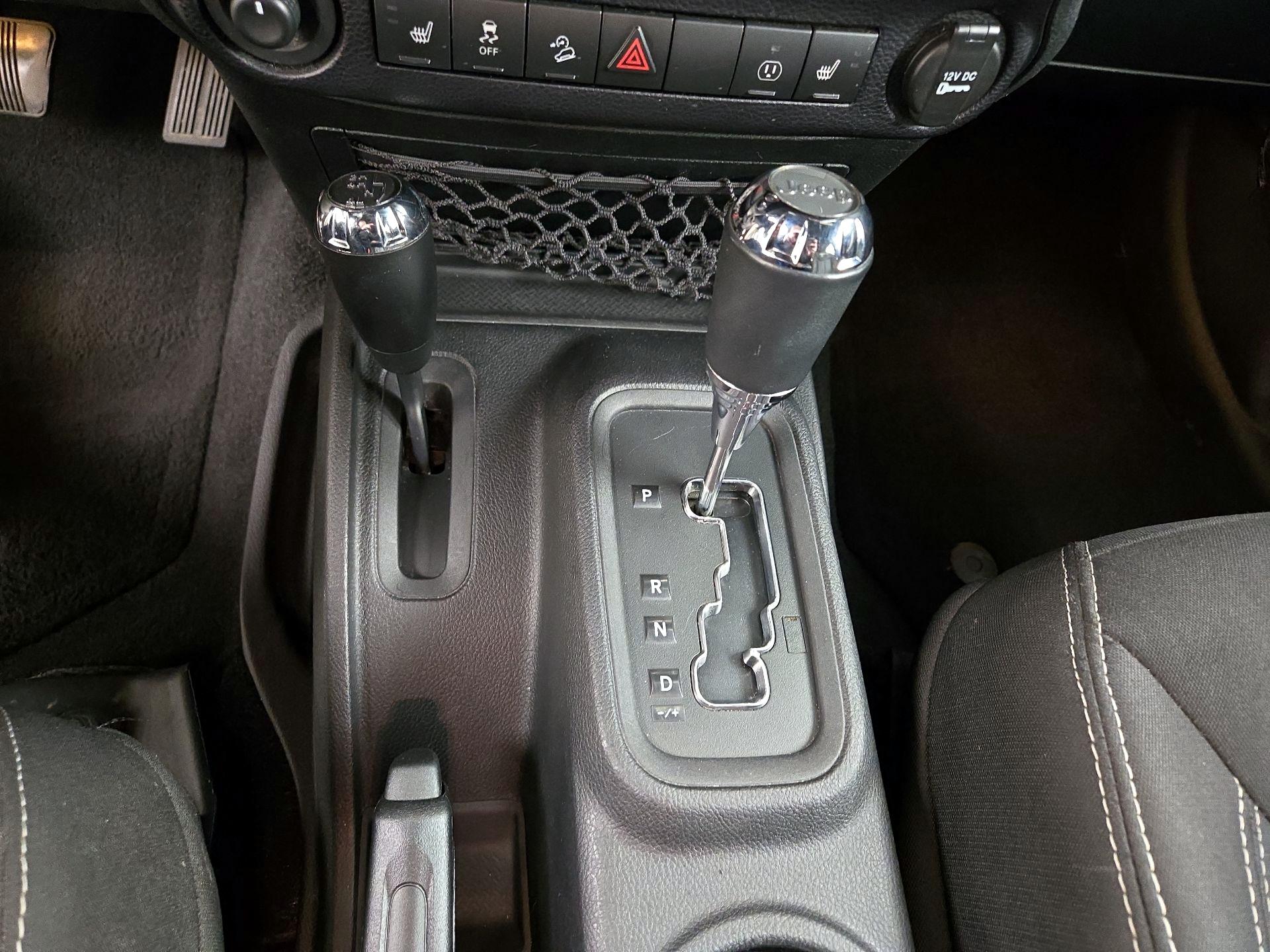 Thumbnail: 2015 Jeep Wrangler - 16
